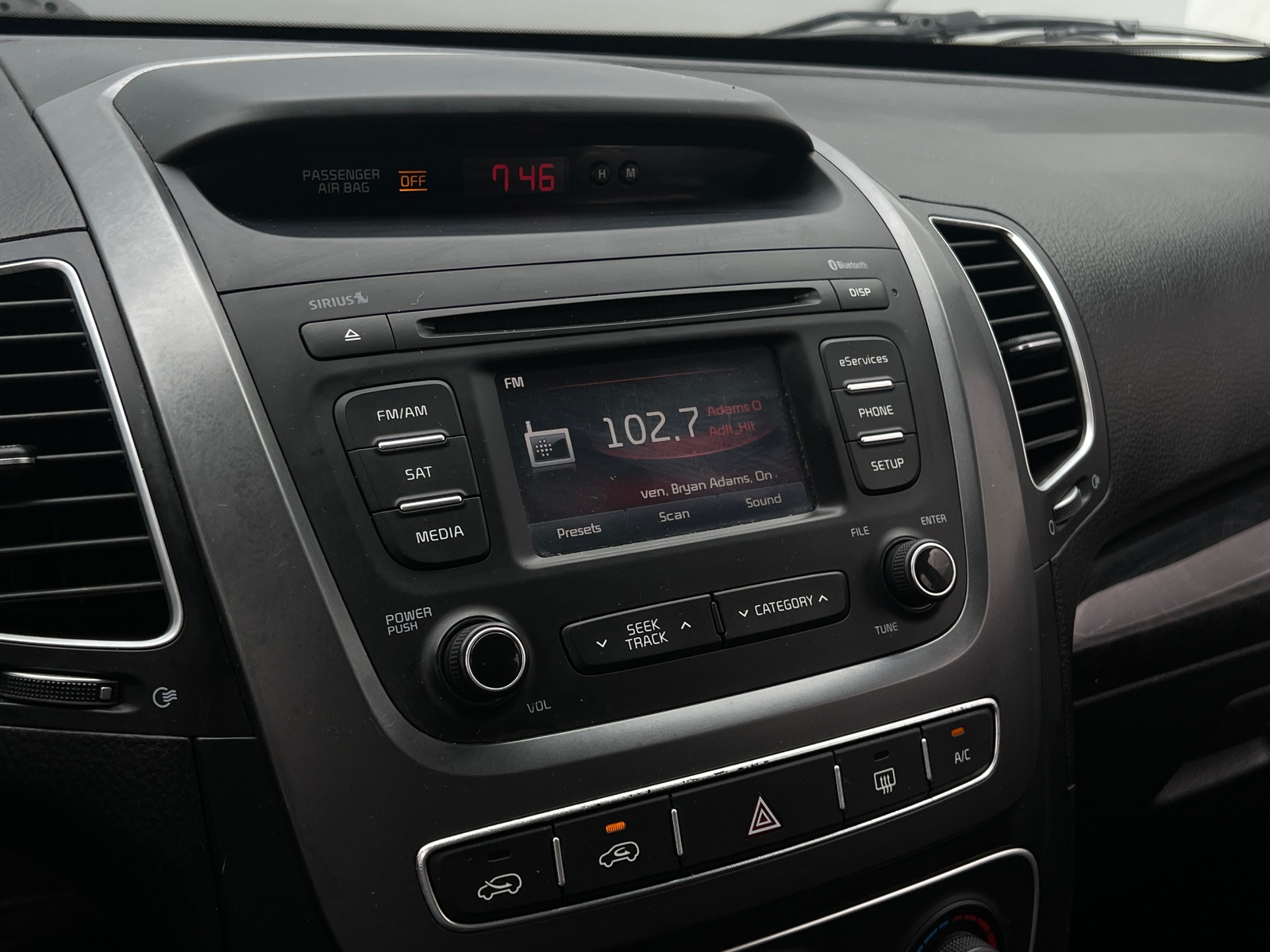 Thumbnail: 2015 Kia Sorento - 4
