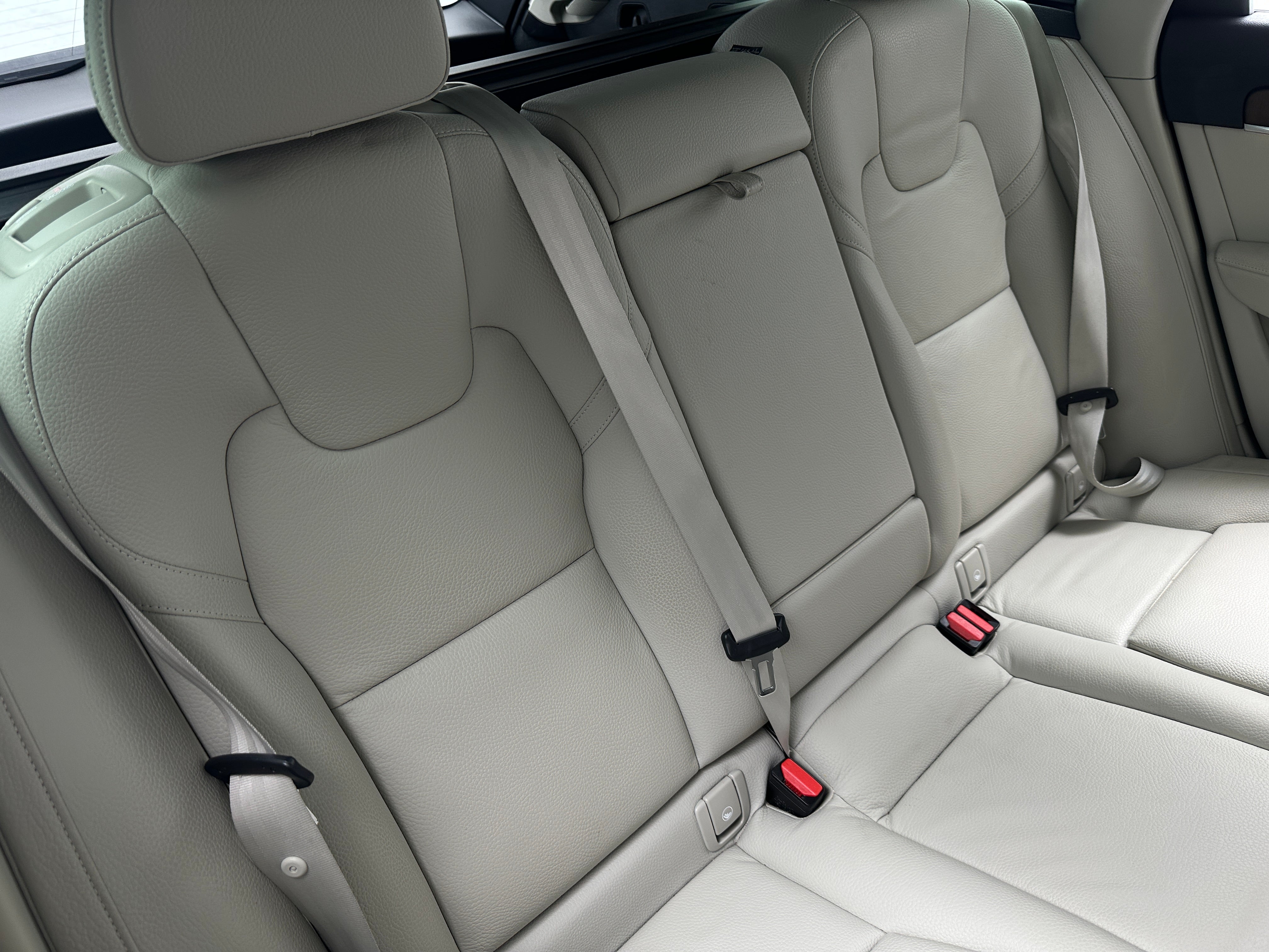 2022 Volvo V90 B6 5