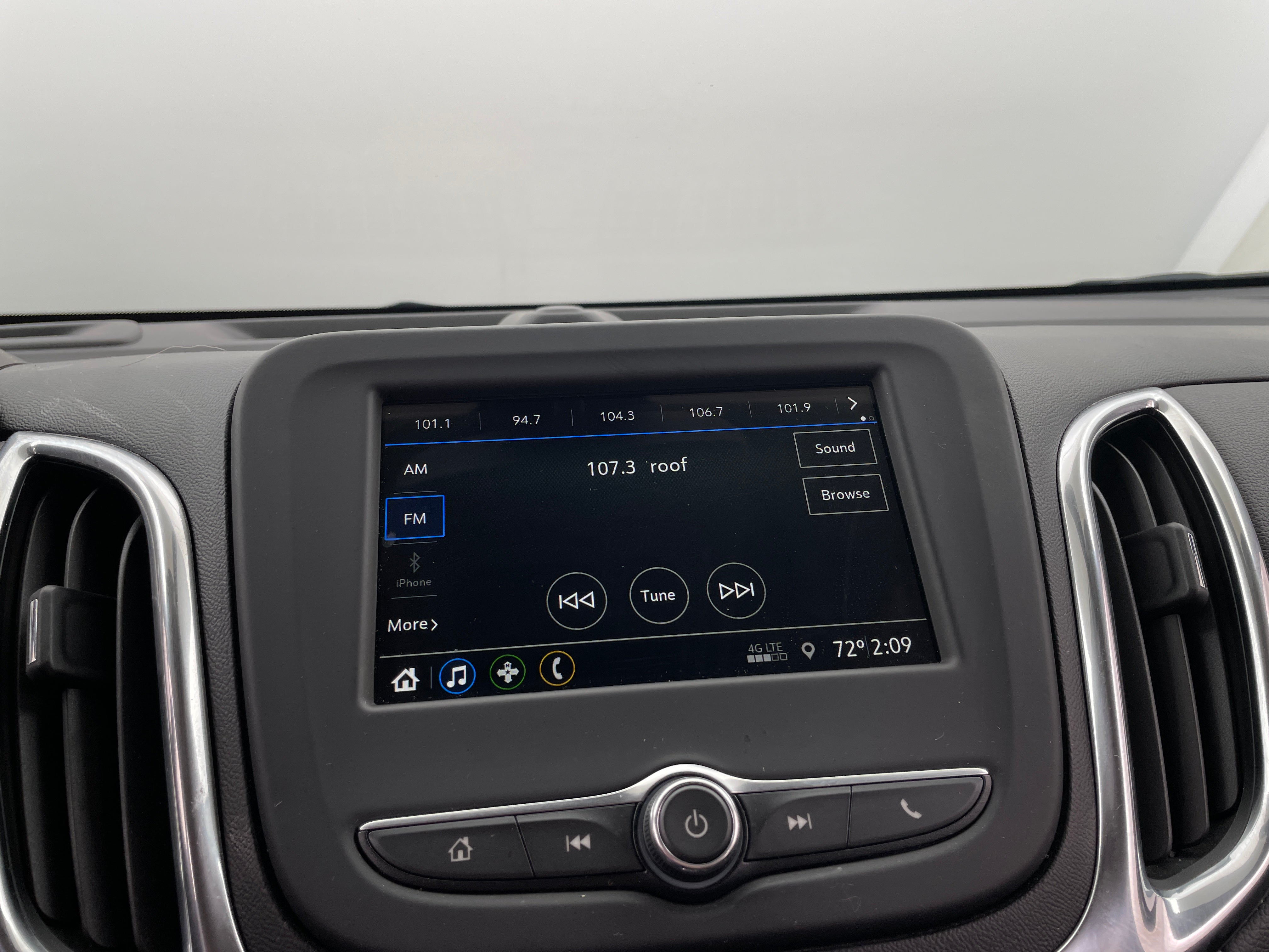 Thumbnail: 2019 Chevrolet Equinox - 4