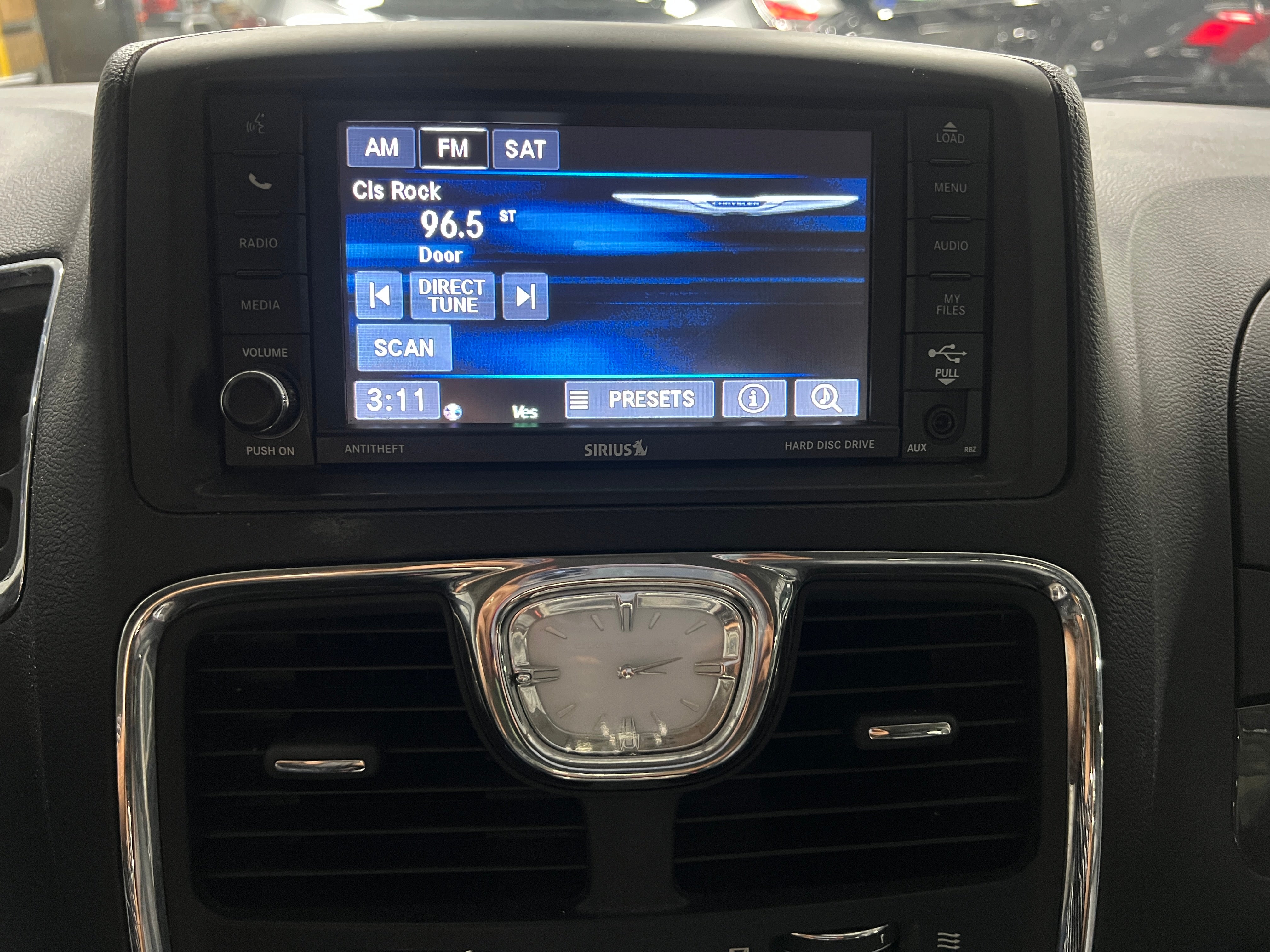 2015 Chrysler Town & Country Touring 3