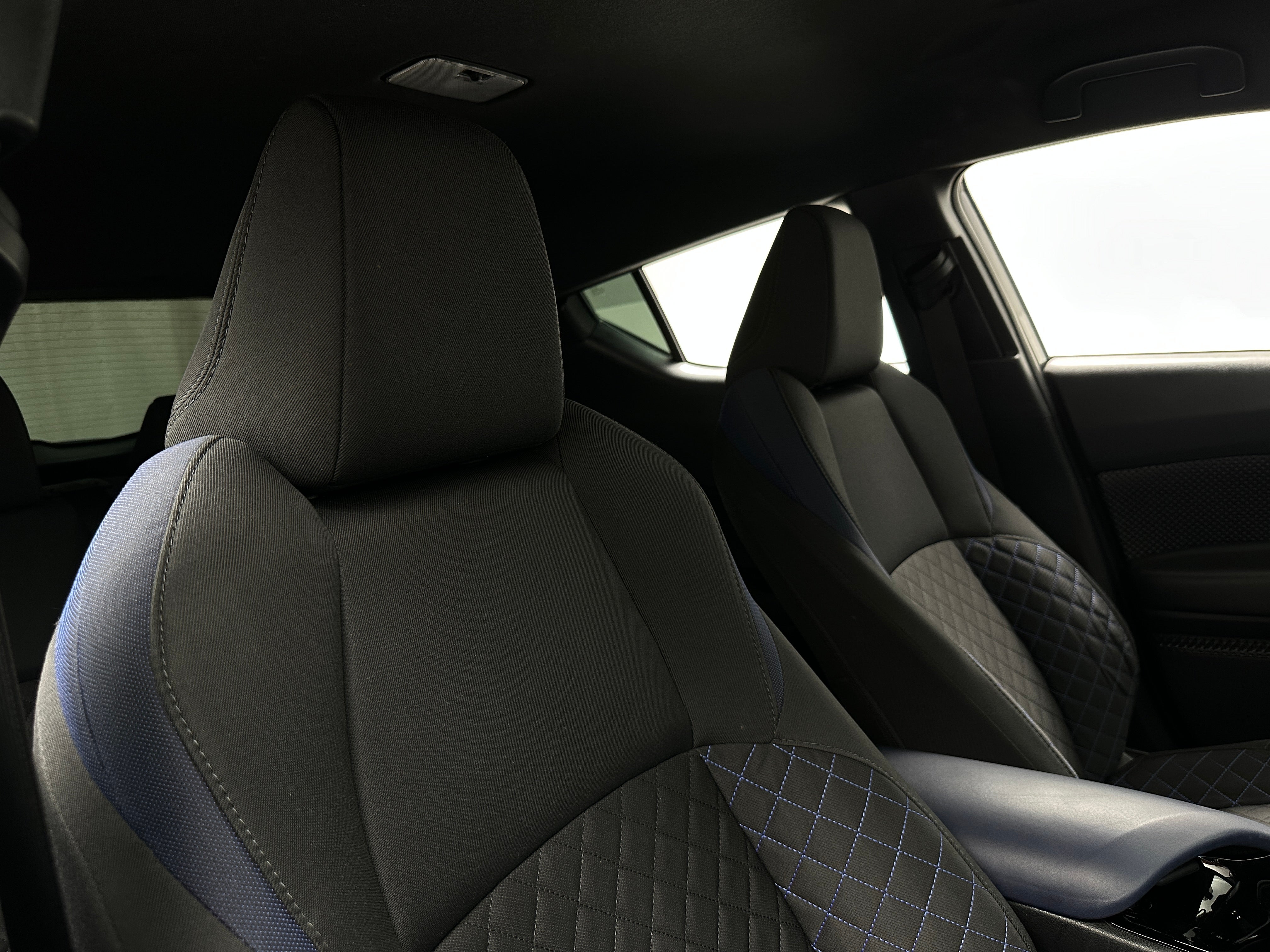2021 Toyota C-HR XLE 2