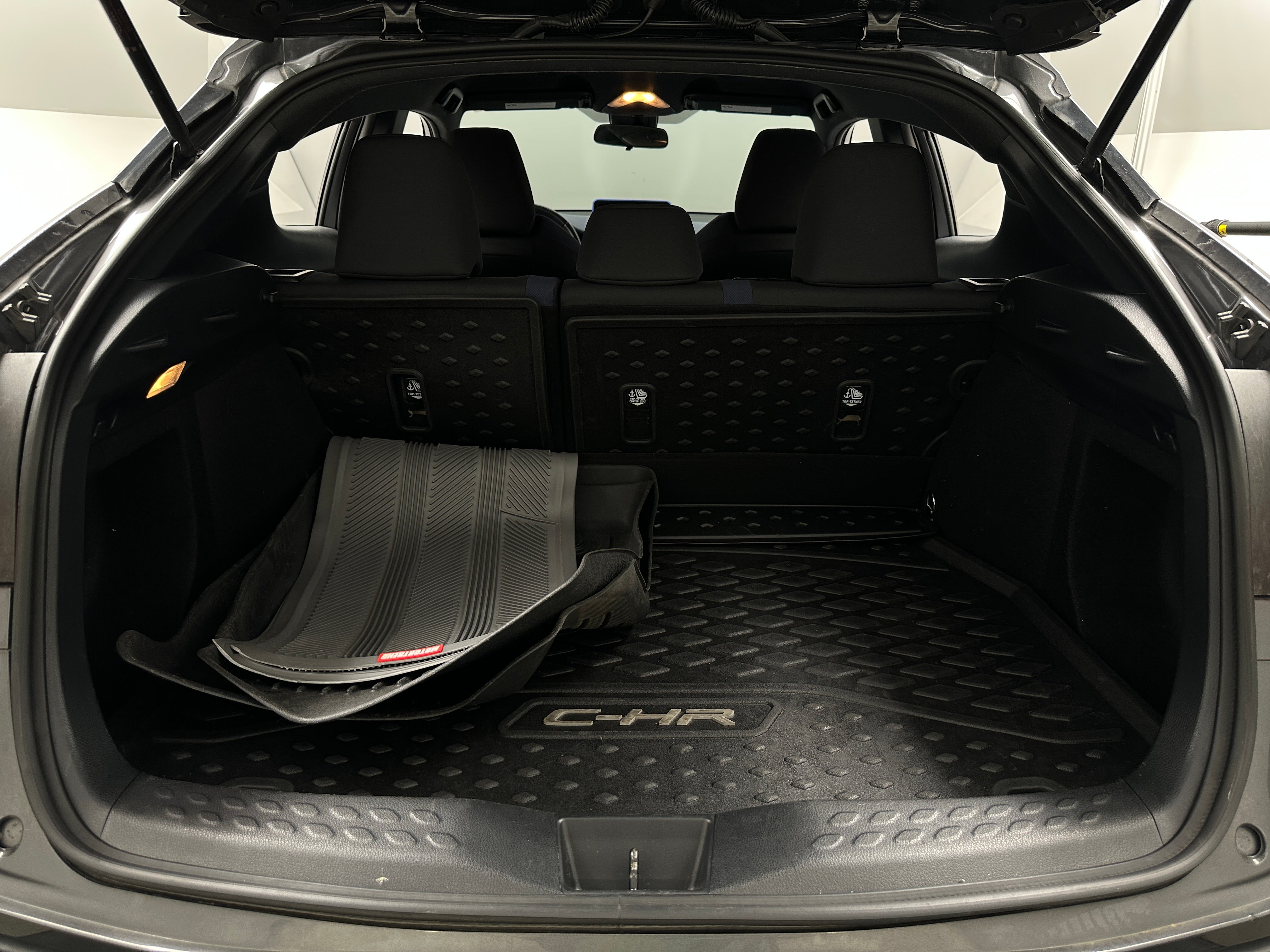 2021 Toyota C-HR XLE 7