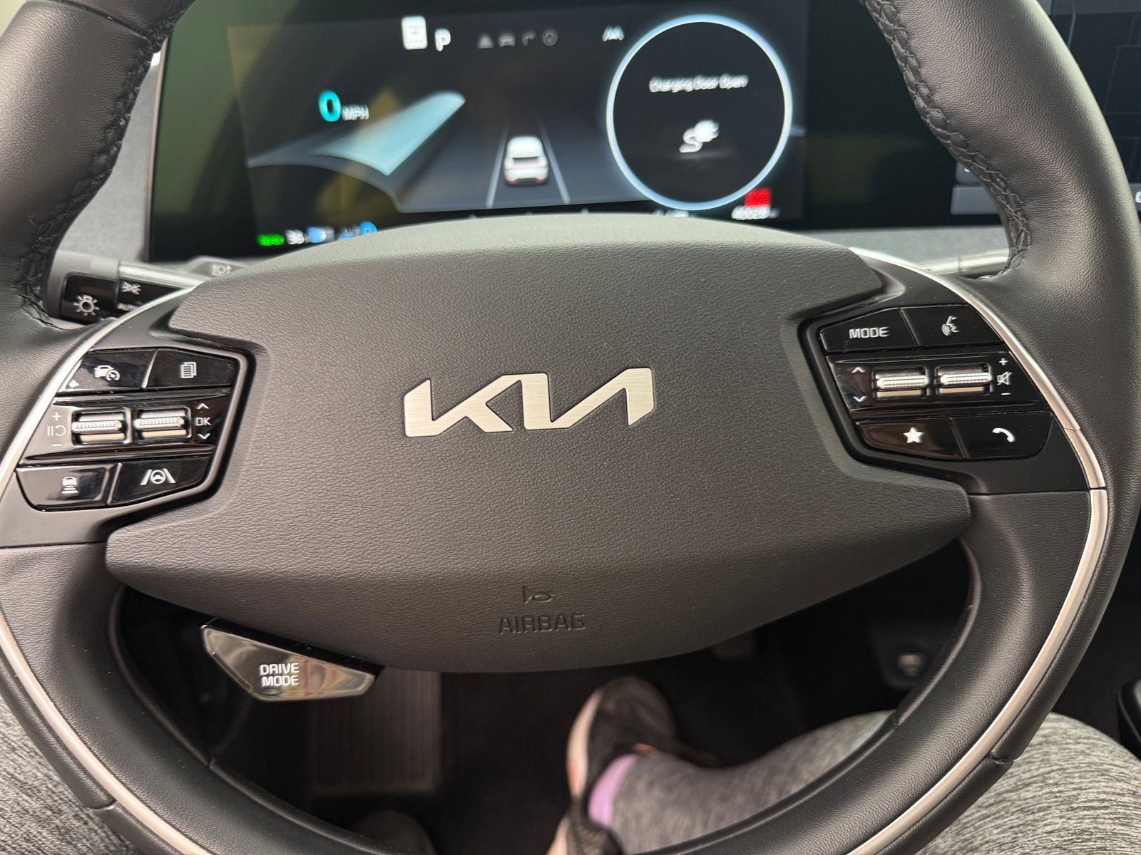 Thumbnail: 2022 Kia EV6 - 4