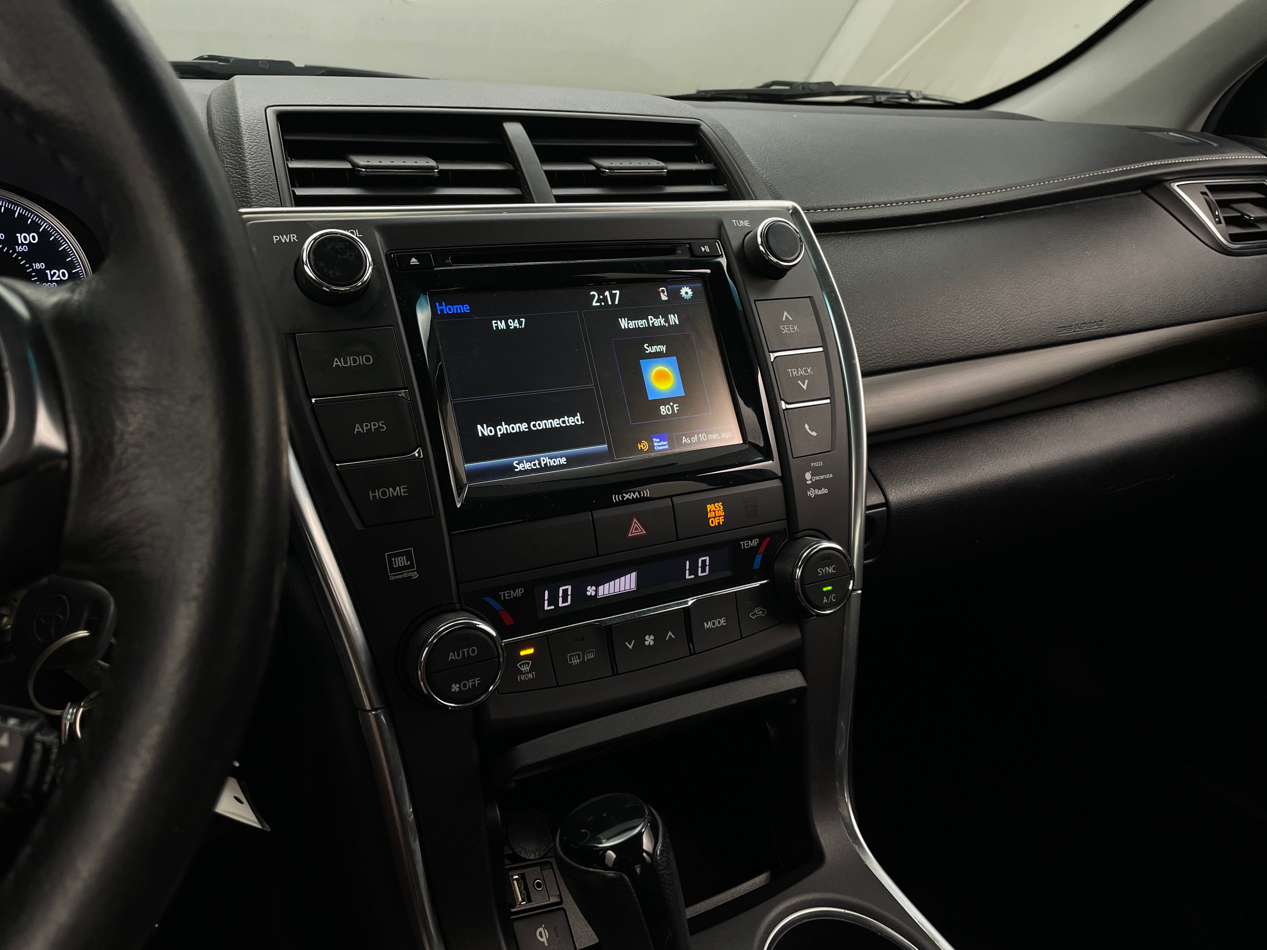 2017 Toyota Camry XLE 3