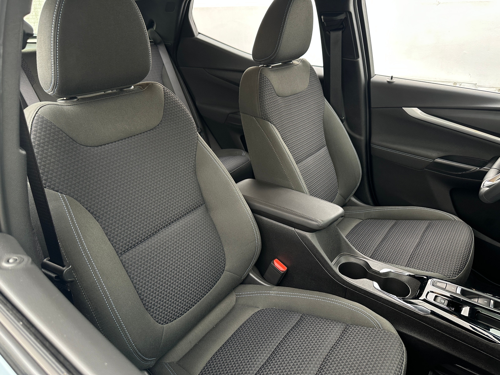 Thumbnail: 2023 Chevrolet Bolt EUV - 2