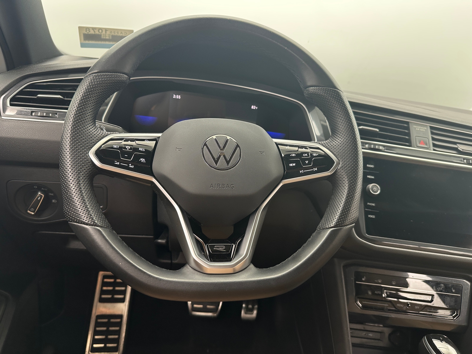 Thumbnail: 2024 Volkswagen Tiguan - 4