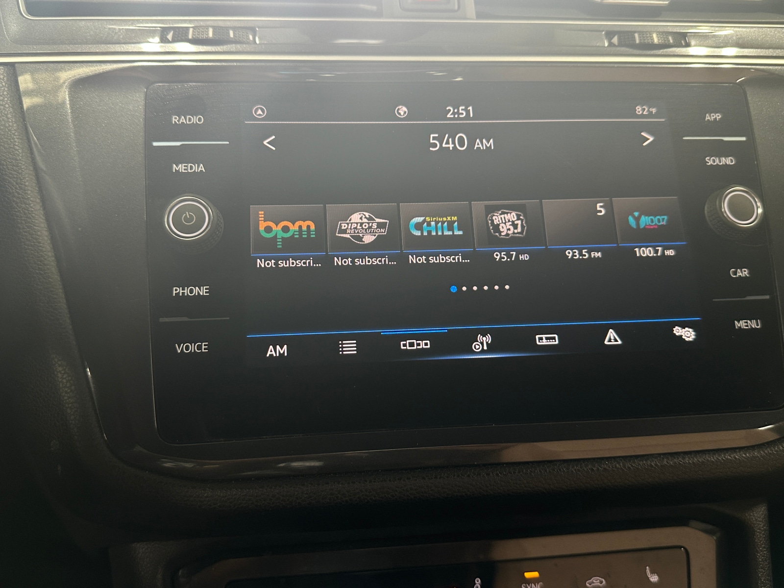 Thumbnail: 2024 Volkswagen Tiguan - 3