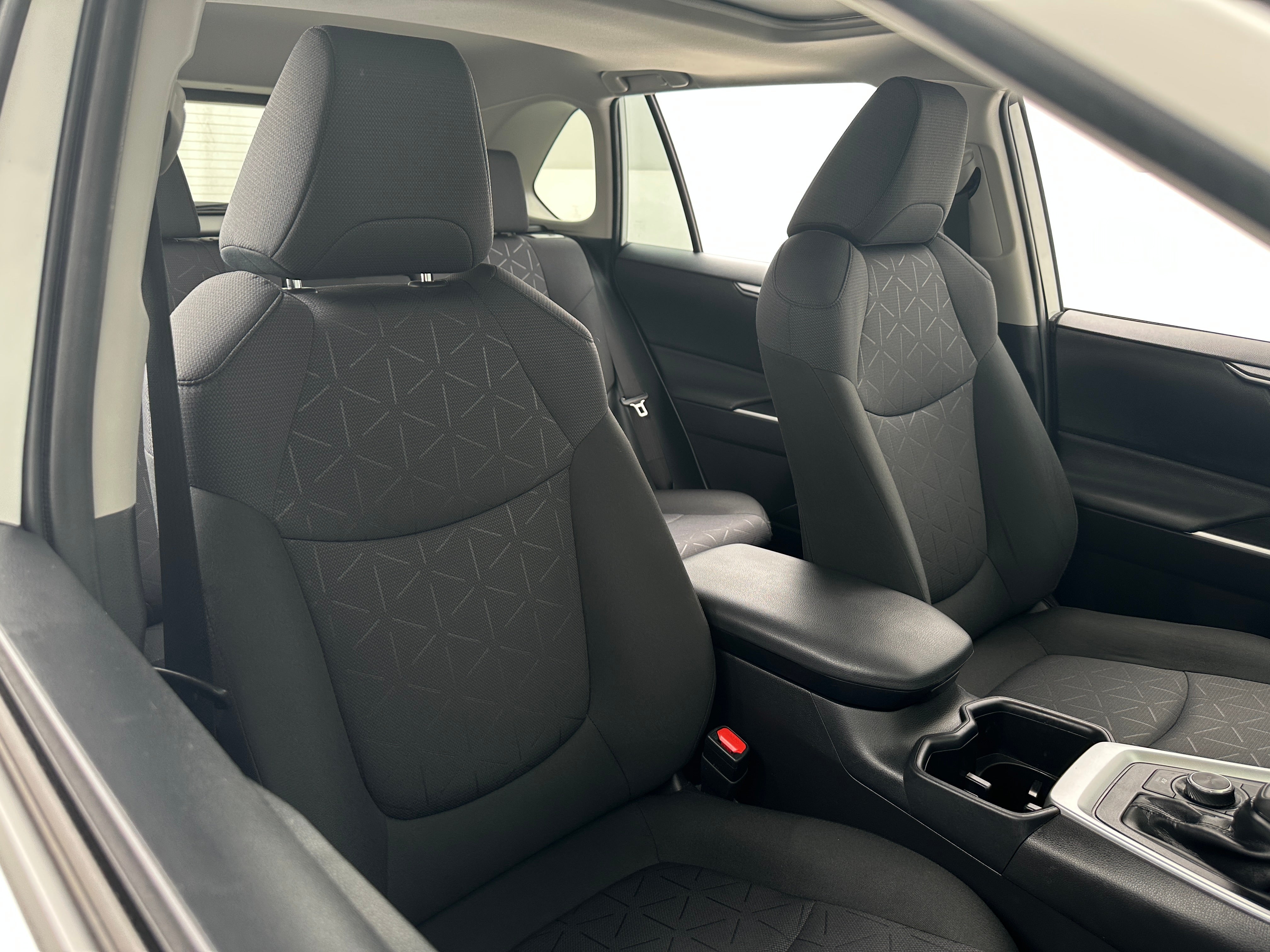 2022 Toyota RAV4 XLE 2