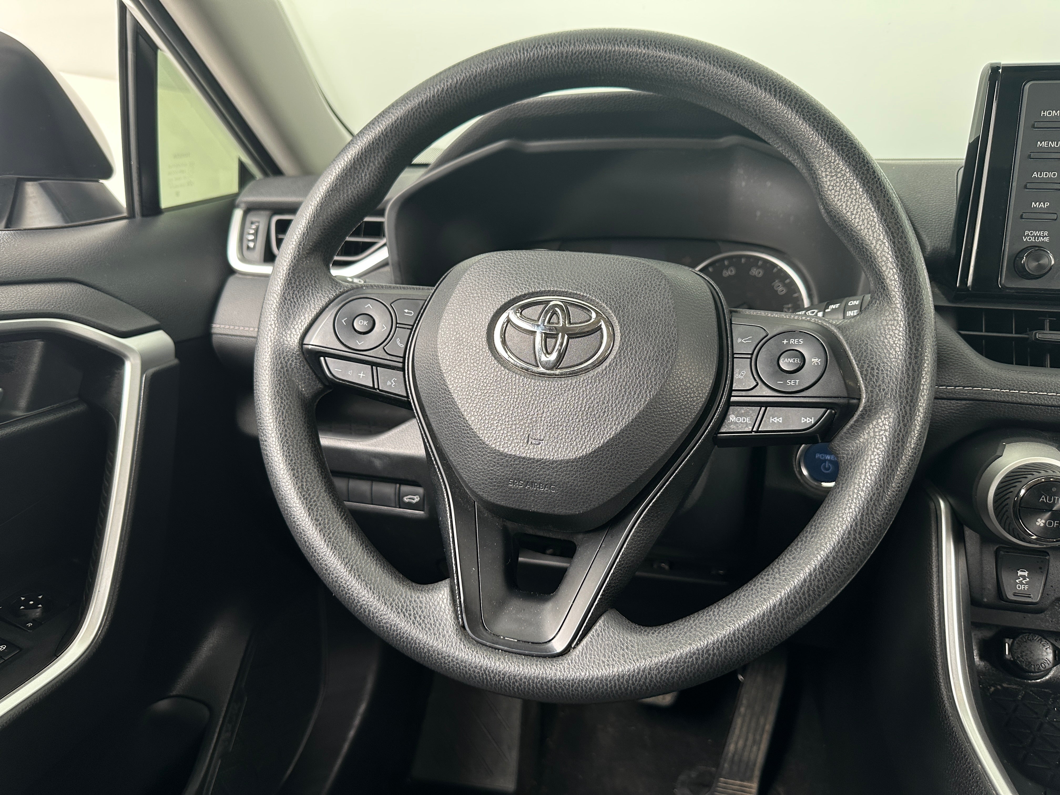 2022 Toyota RAV4 XLE 5