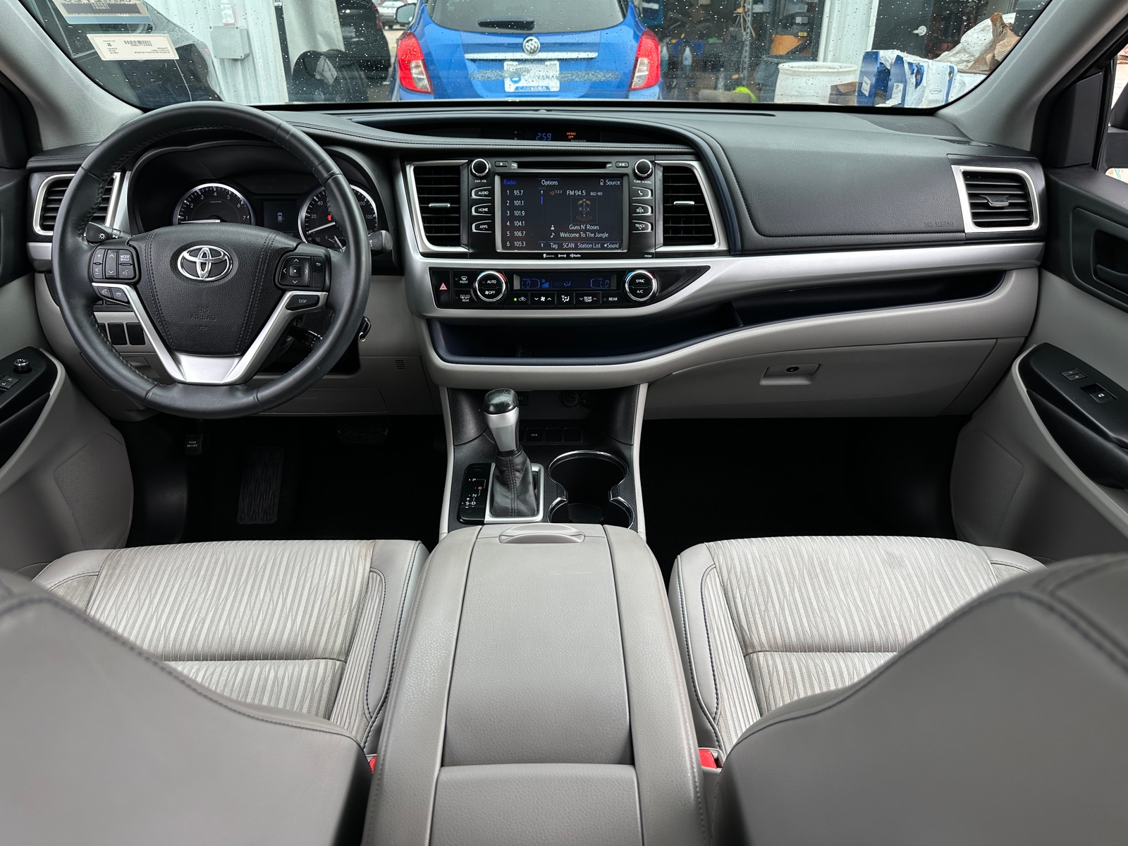 Thumbnail: 2016 Toyota Highlander - 3
