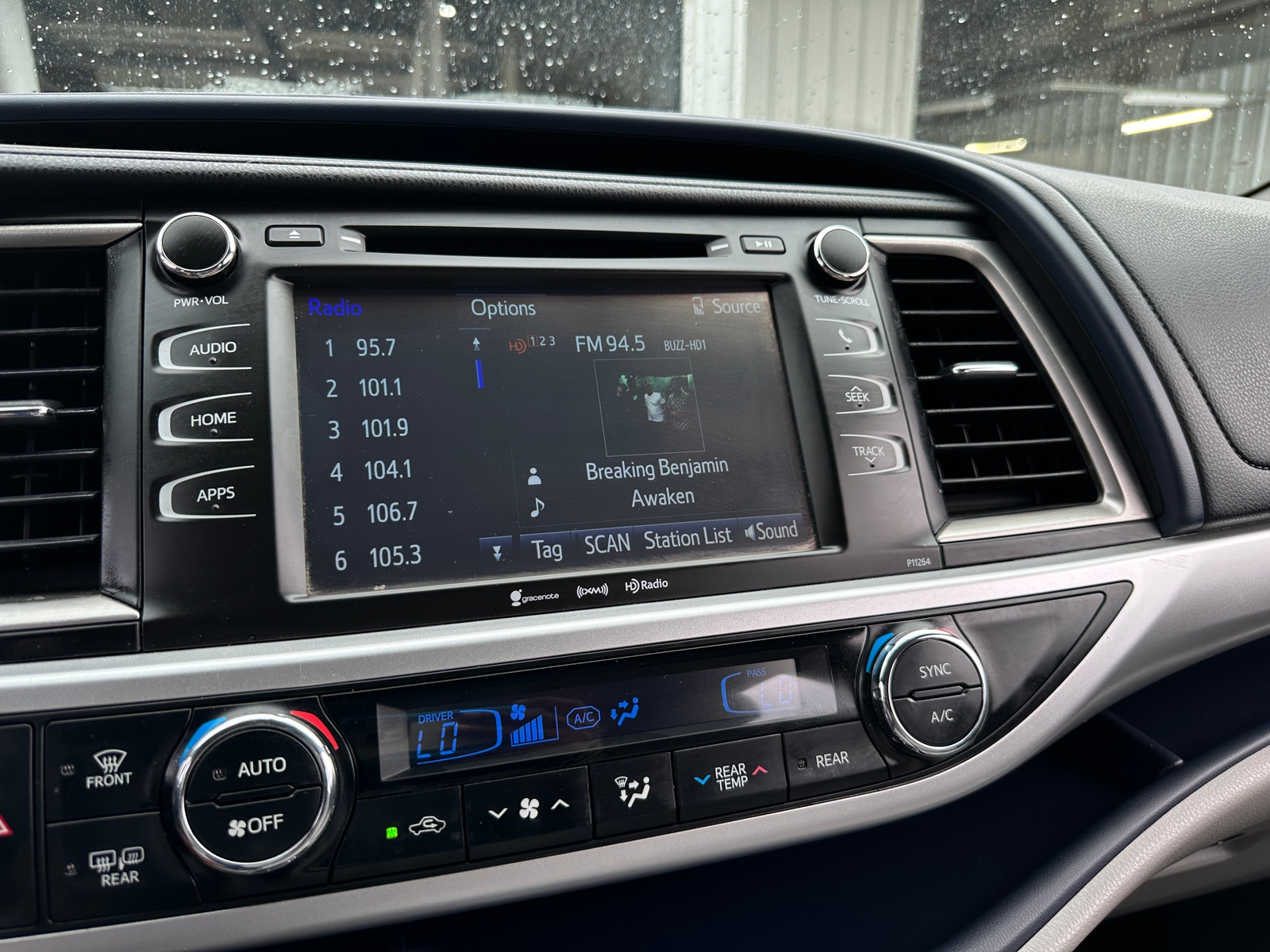 Thumbnail: 2016 Toyota Highlander - 4