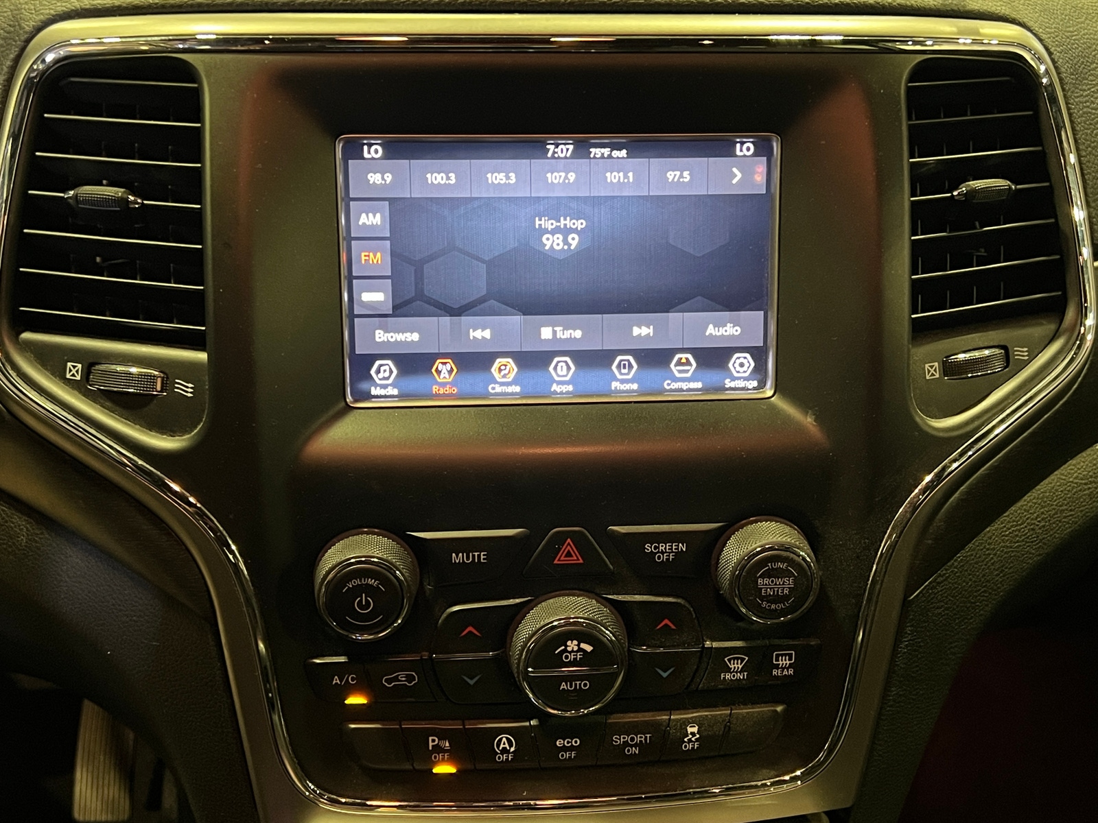 Thumbnail: 2018 Jeep Grand Cherokee - 4