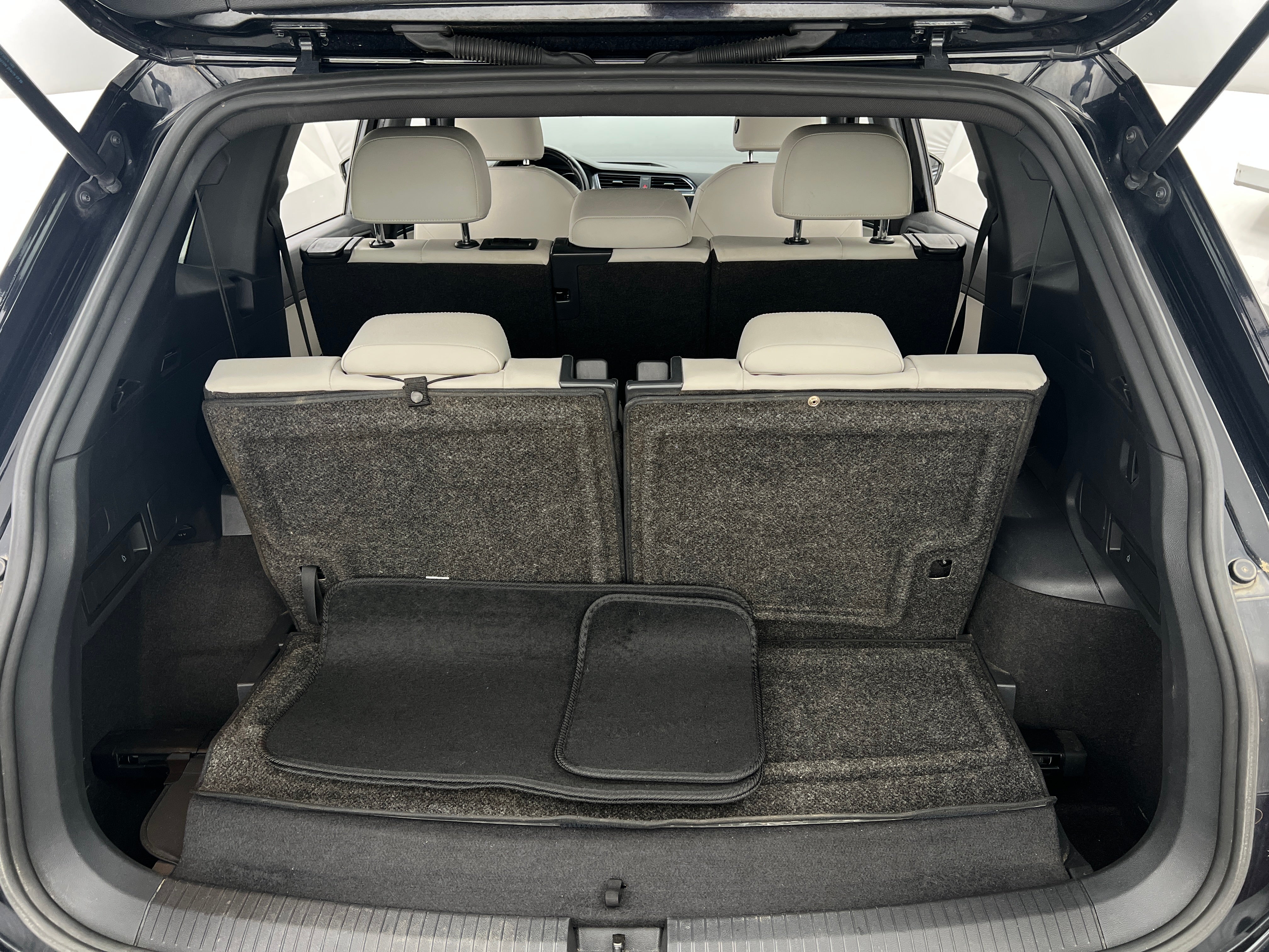 2020 Volkswagen Tiguan SE R-Line Black 6