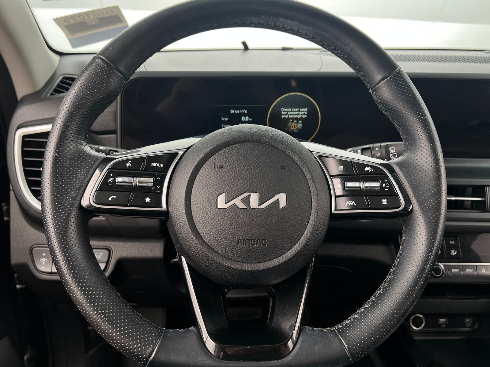Thumbnail: 2024 Kia Seltos - 4