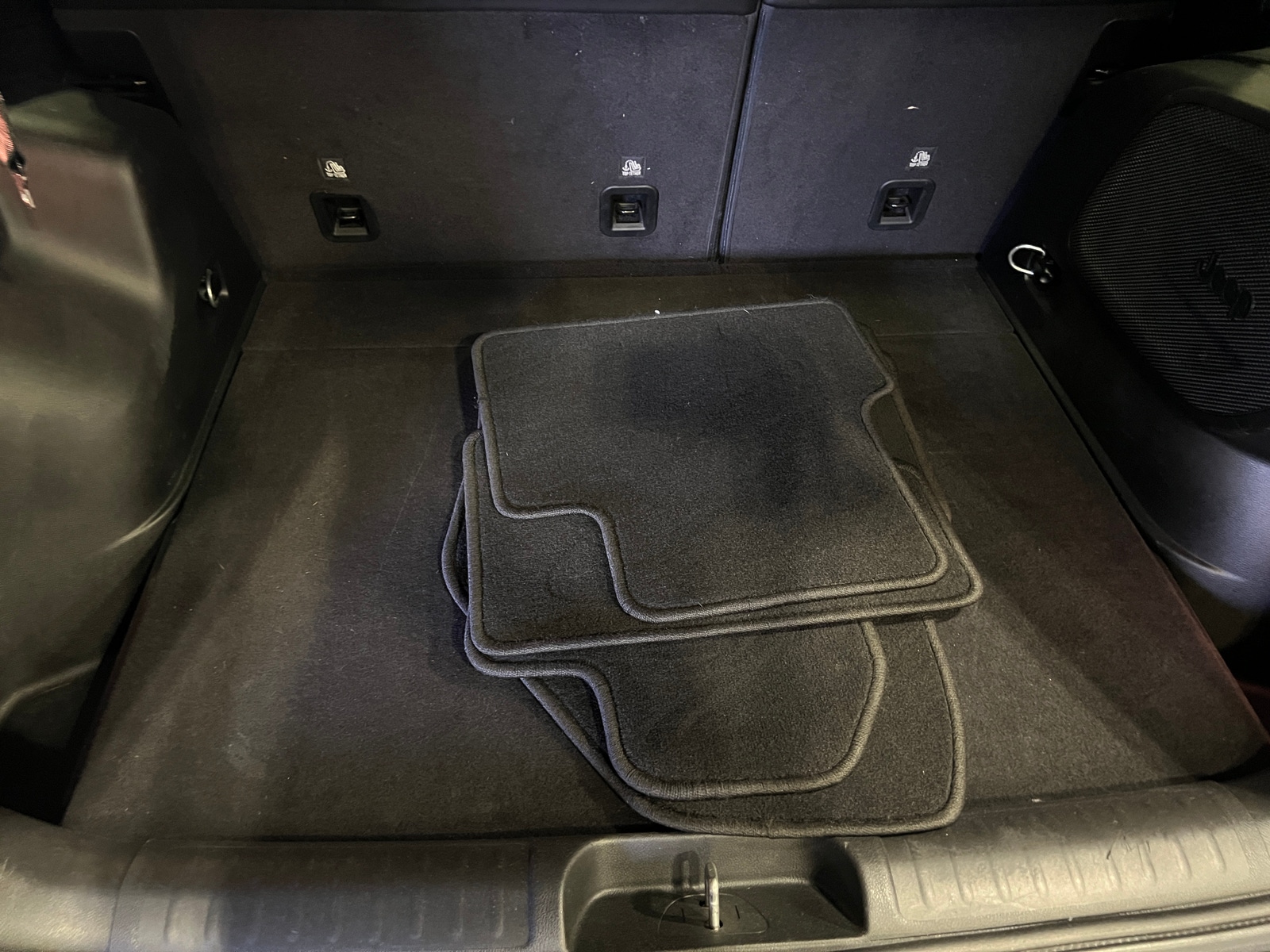 Thumbnail: 2019 Jeep Cherokee - 6
