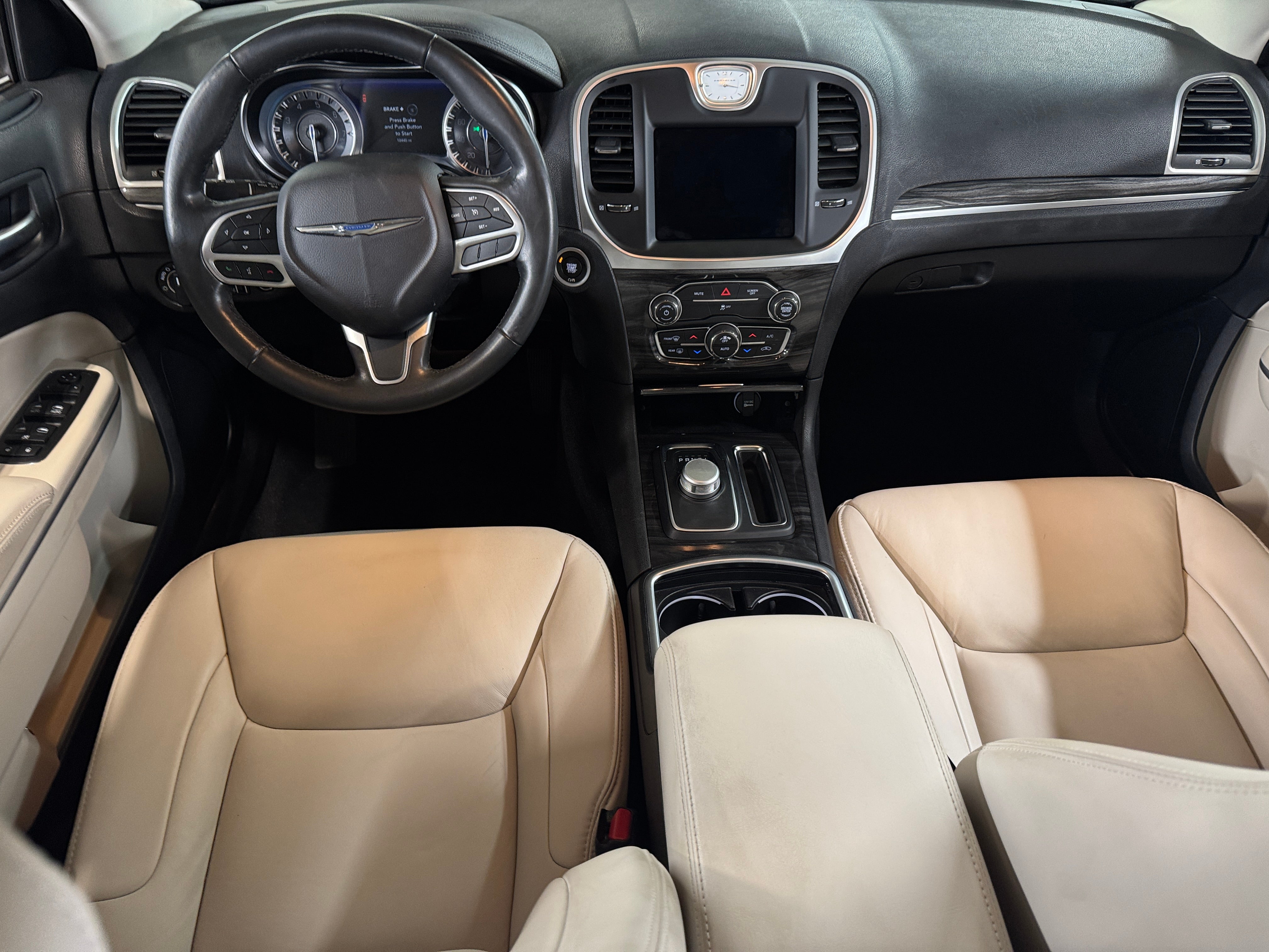 2019 Chrysler 300 Touring 2
