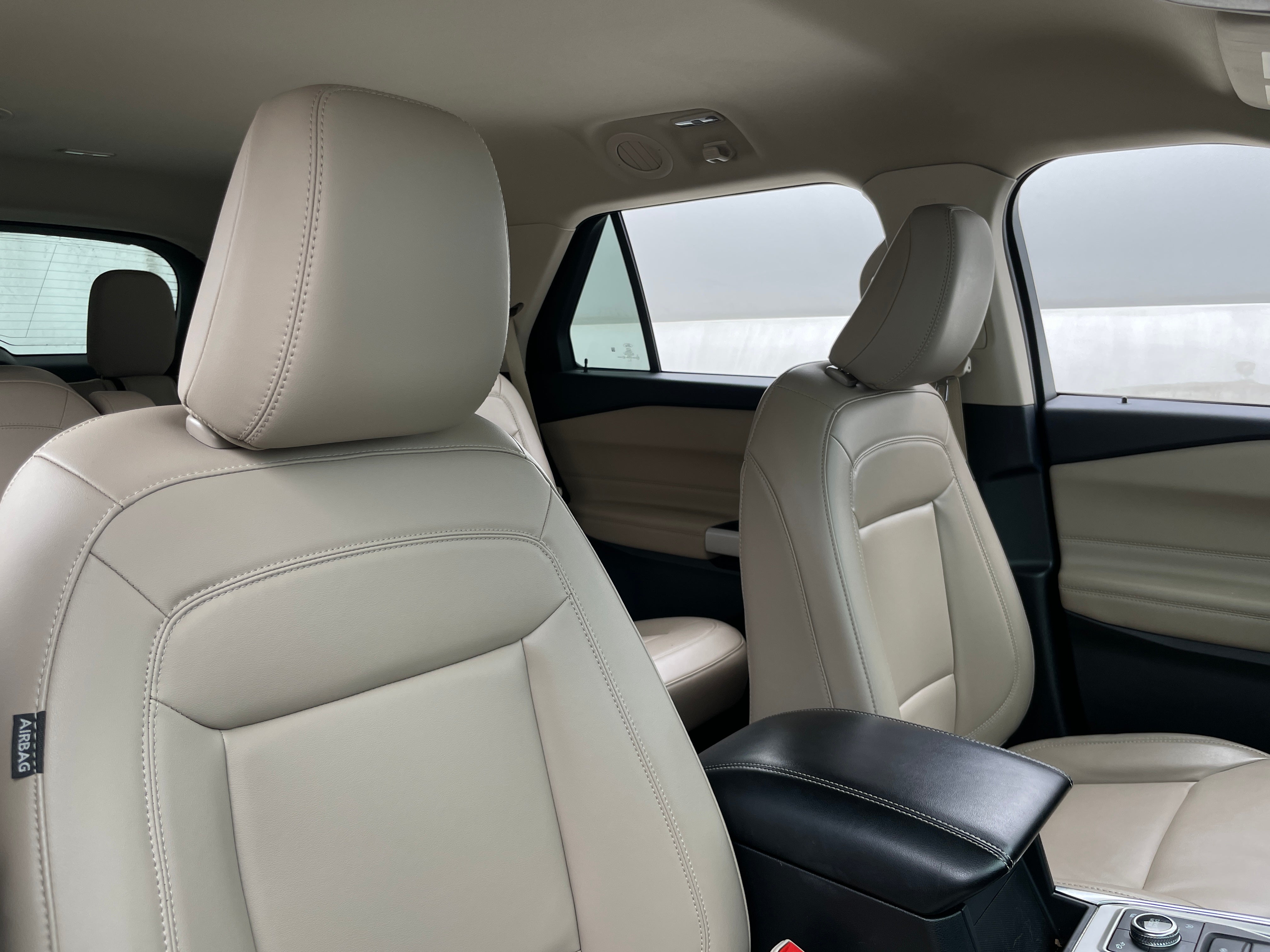 2022 Ford Explorer XLT 2