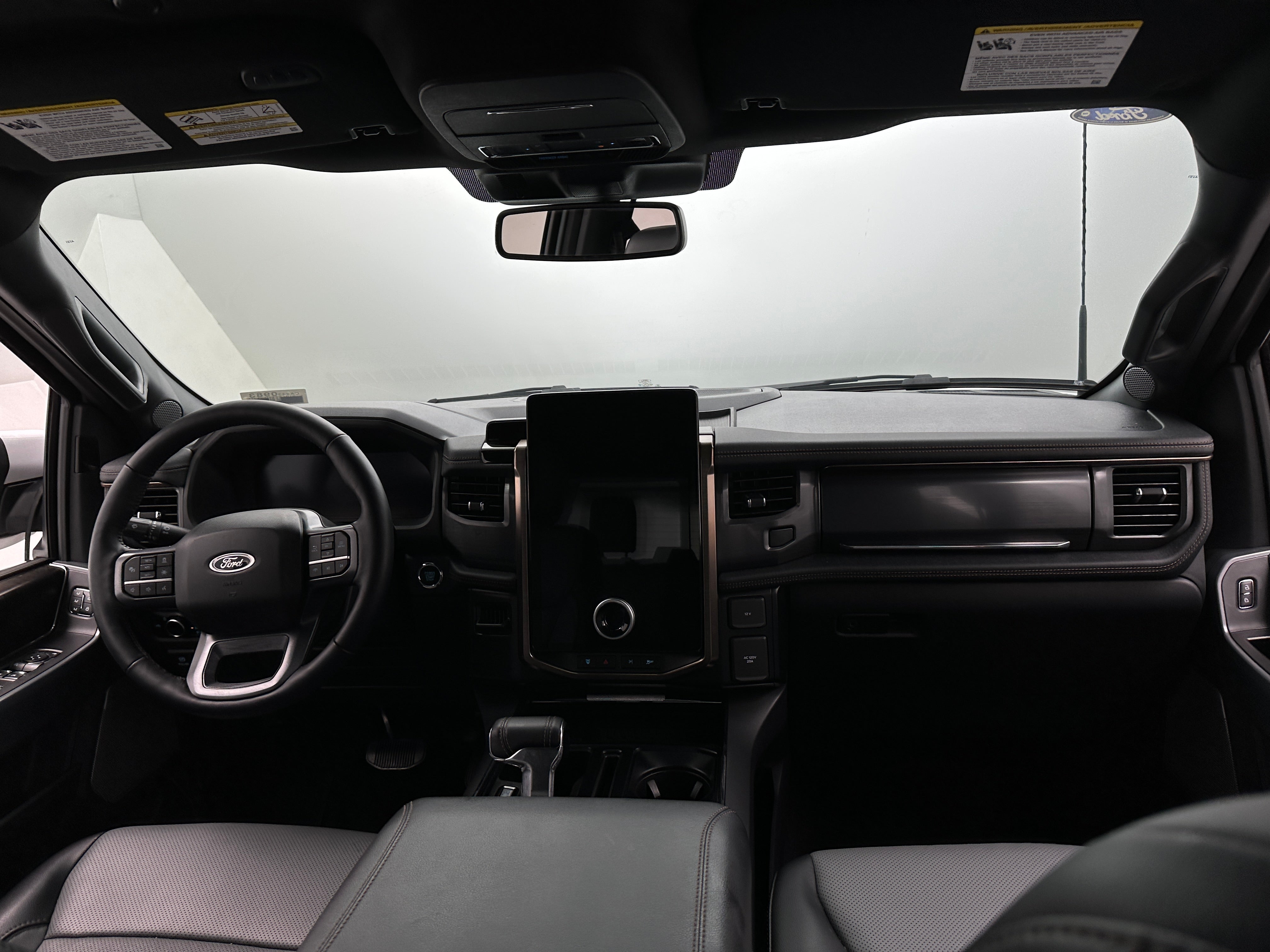 2023 Ford F-150 Lightning Lariat 2