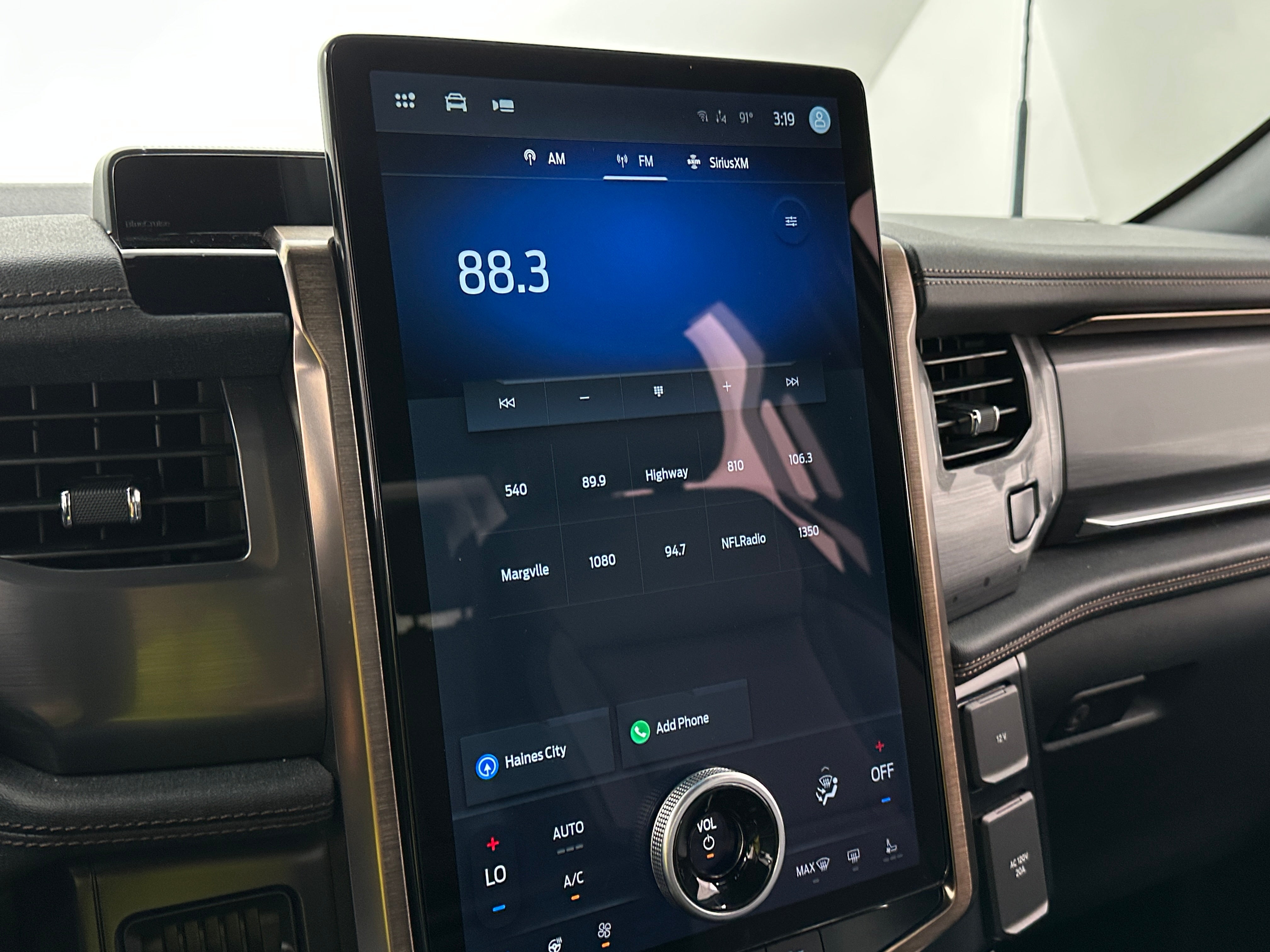 2023 Ford F-150 Lightning Lariat 3