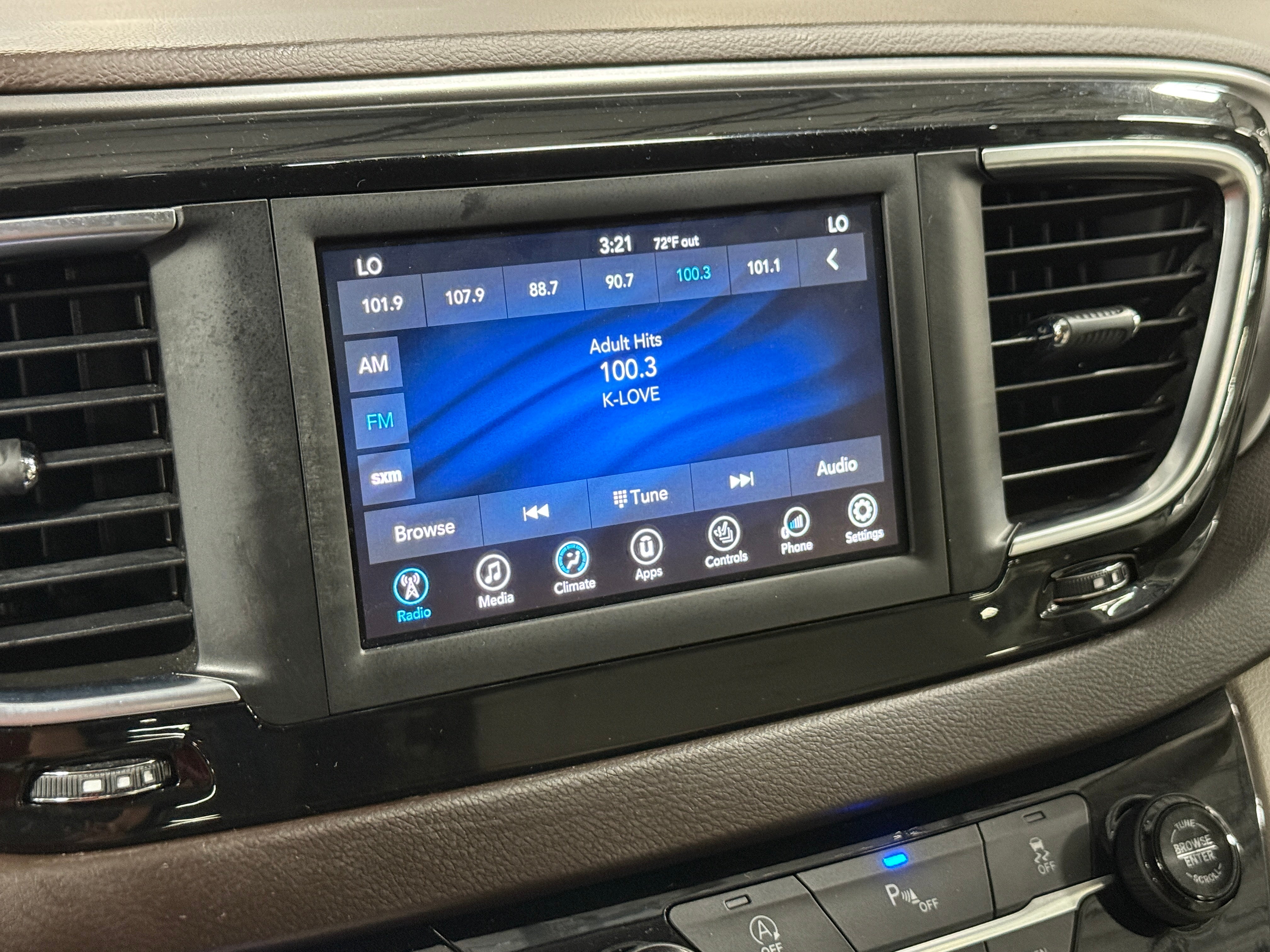 2019 Chrysler Pacifica Touring L 3