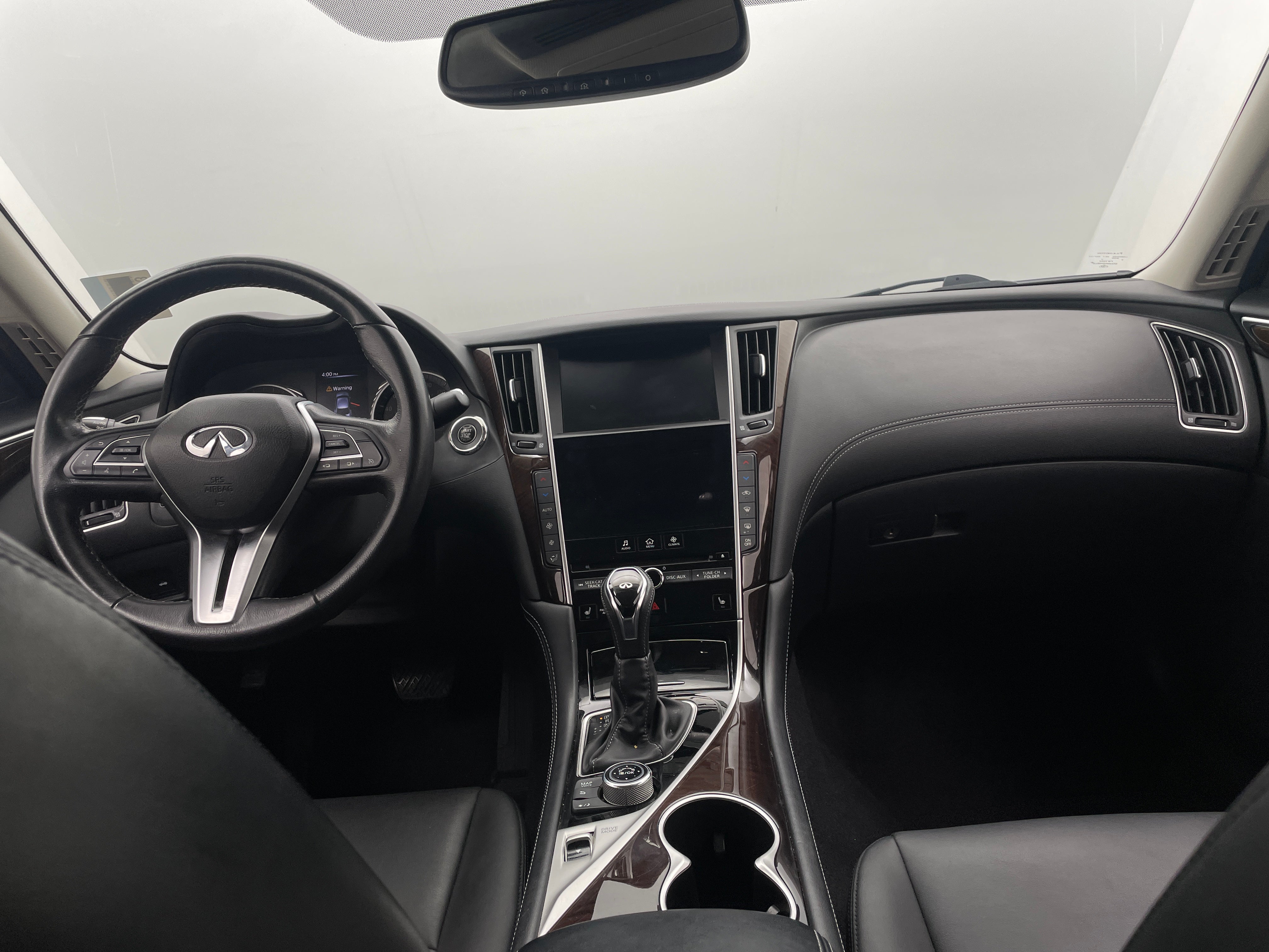 2018 INFINITI Q50 Luxe 2