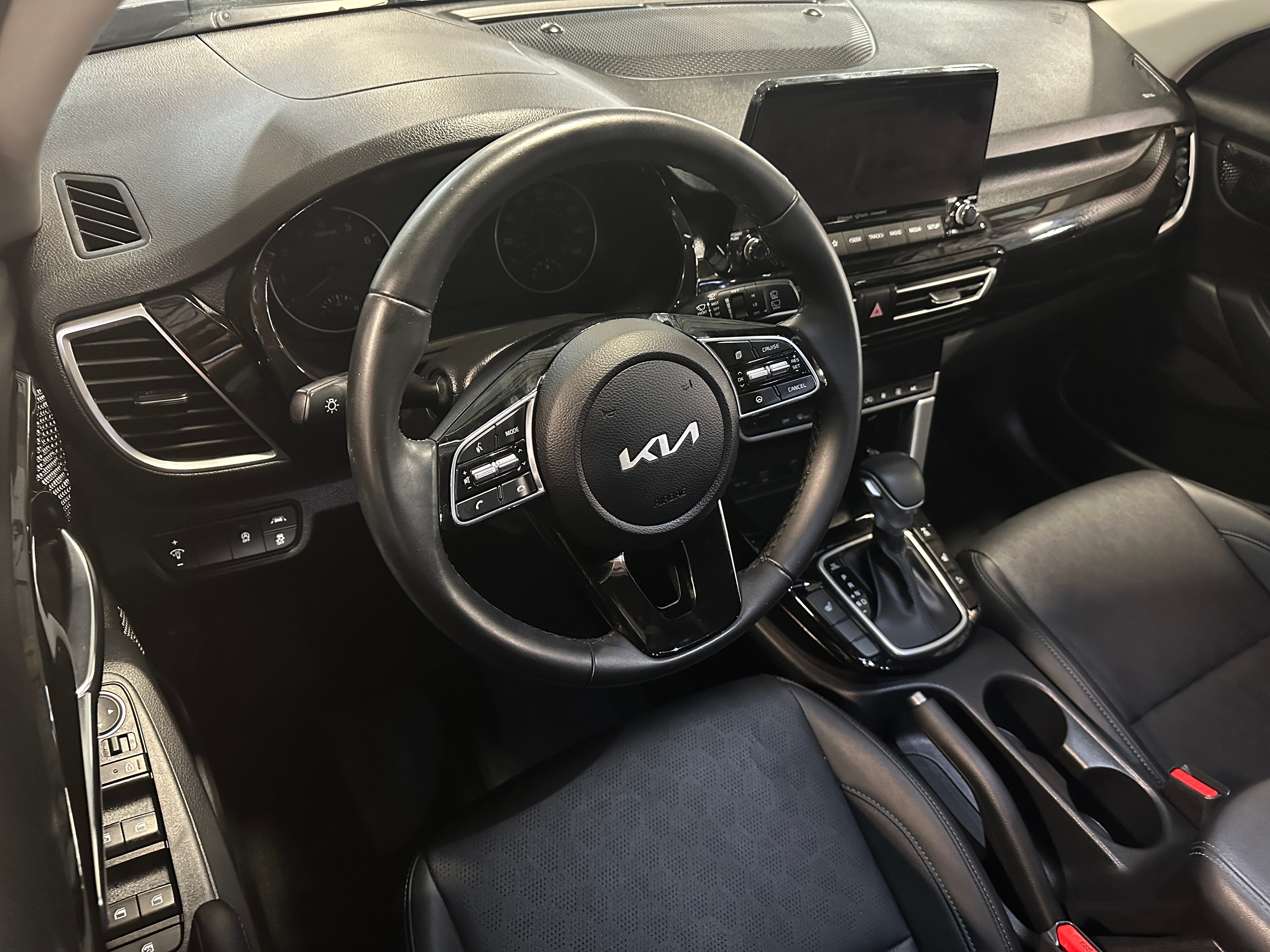 2023 Kia Seltos EX 2