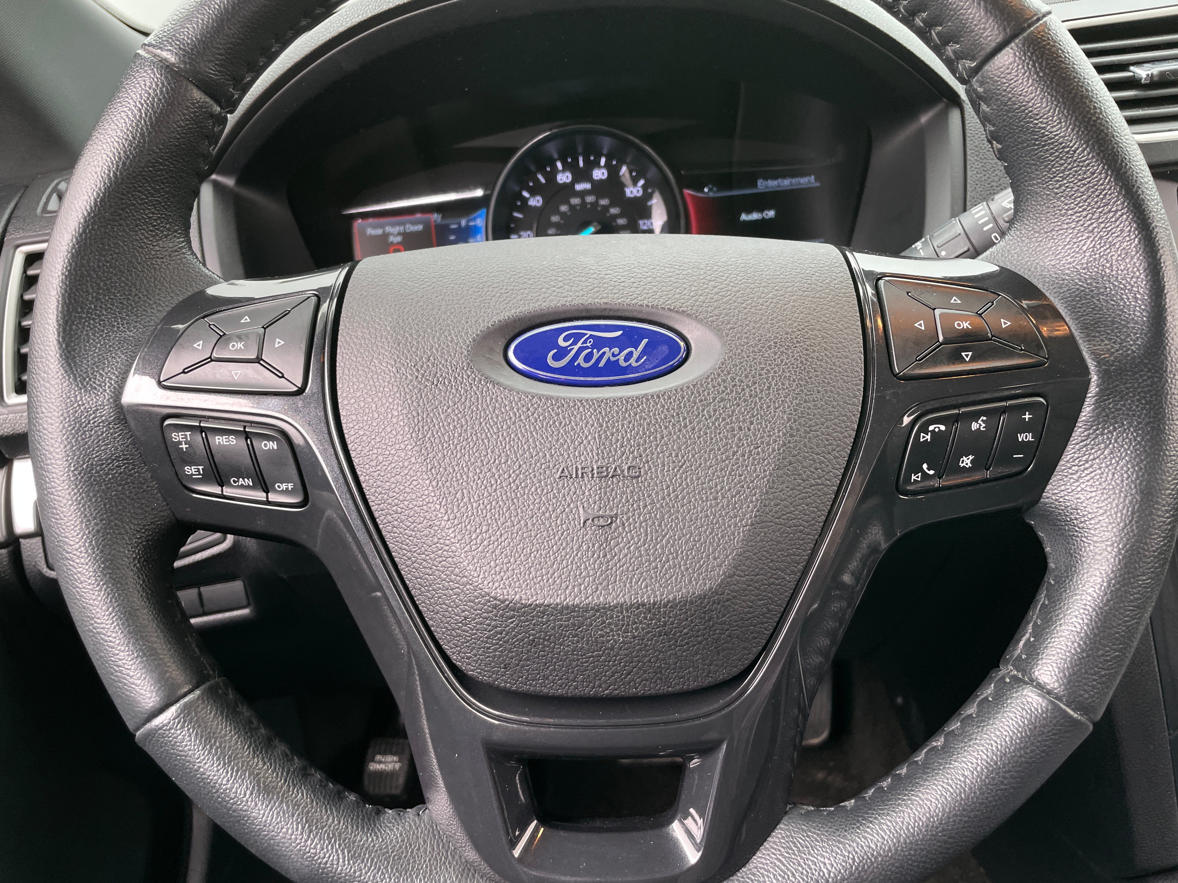 2017 Ford Explorer XLT 4