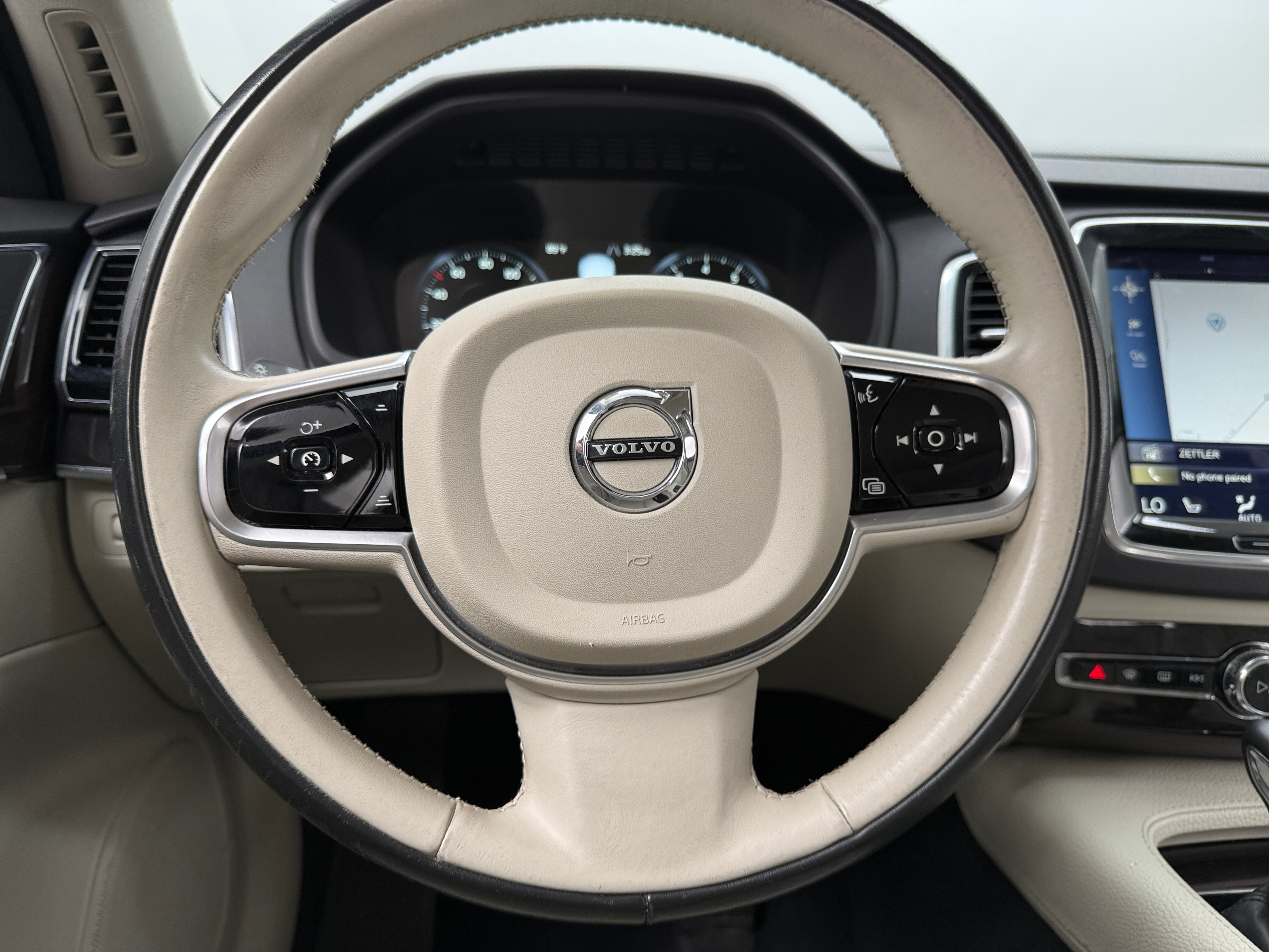 2017 Volvo XC90 T6 Momentum 4