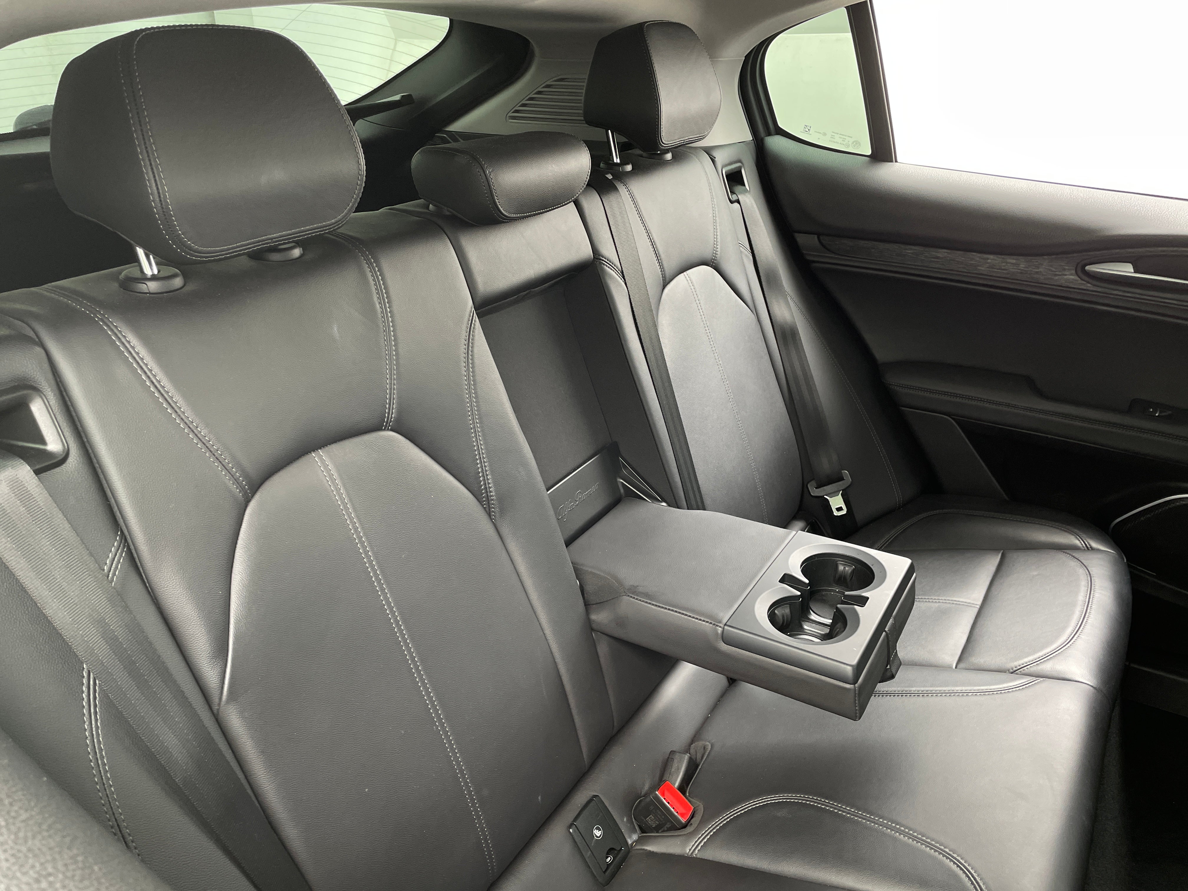 2019 Alfa Romeo Stelvio Base 5