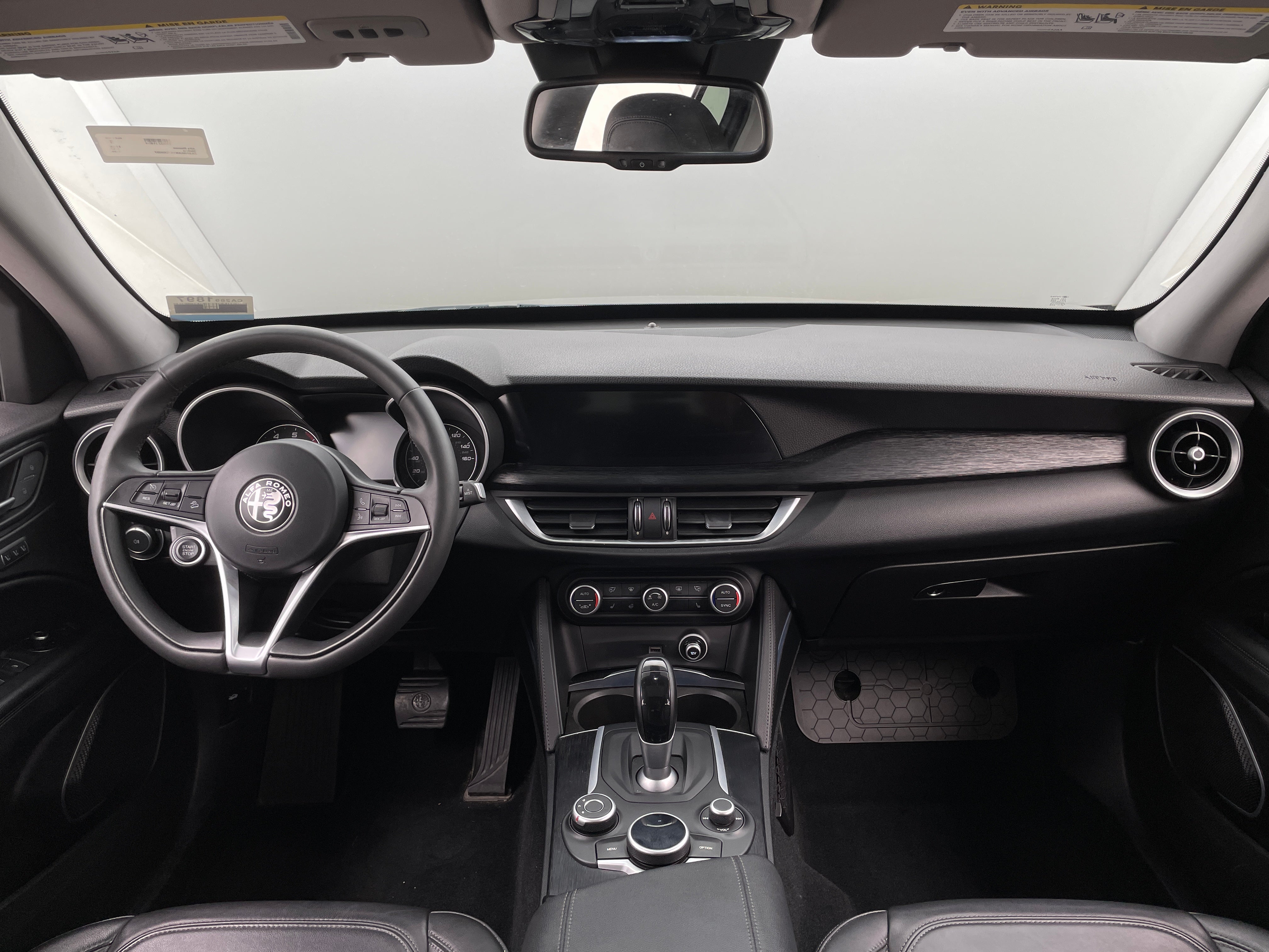 2019 Alfa Romeo Stelvio Base 2