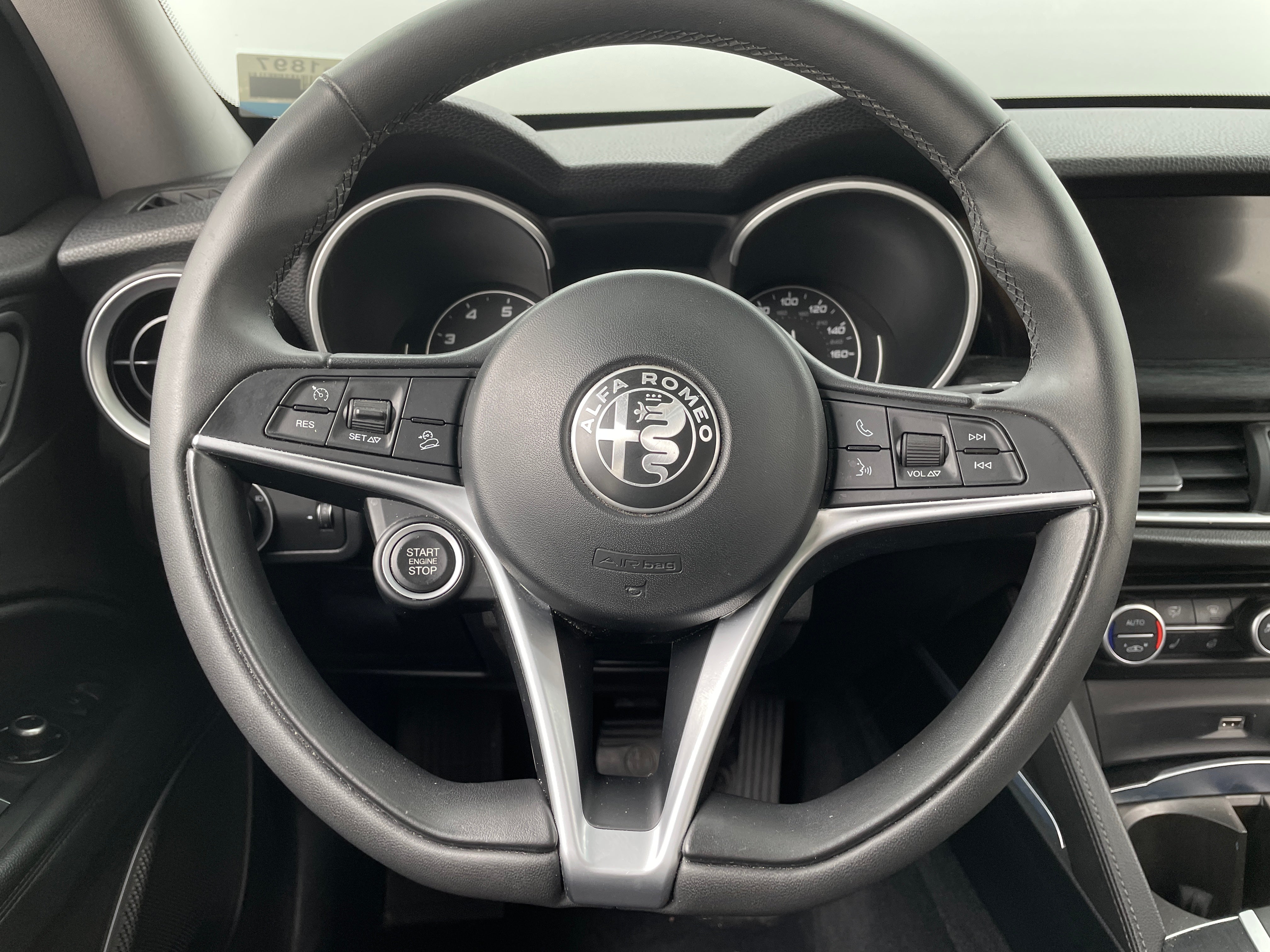 2019 Alfa Romeo Stelvio Base 4