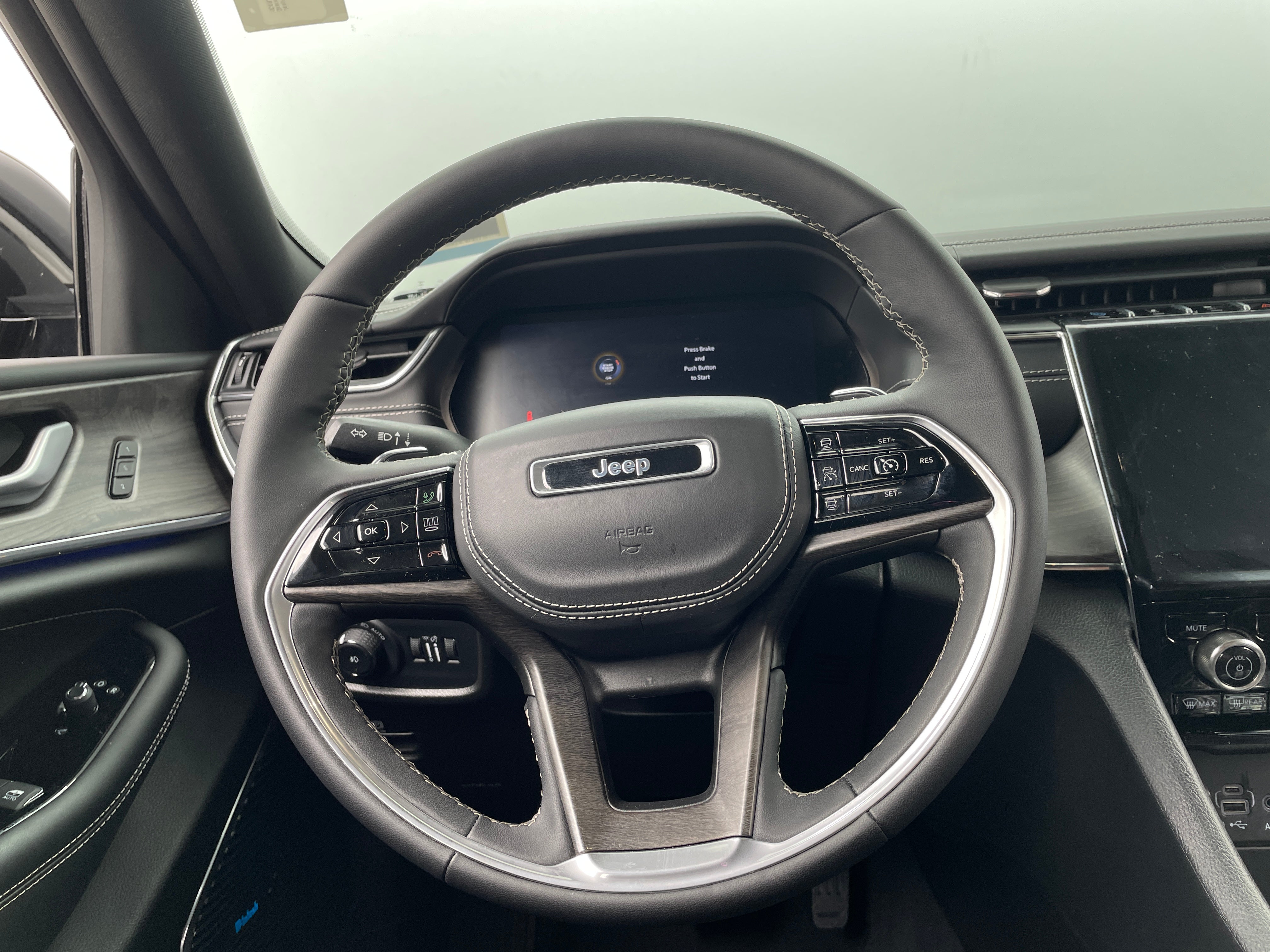 Thumbnail: 2024 Jeep Grand Cherokee - 4
