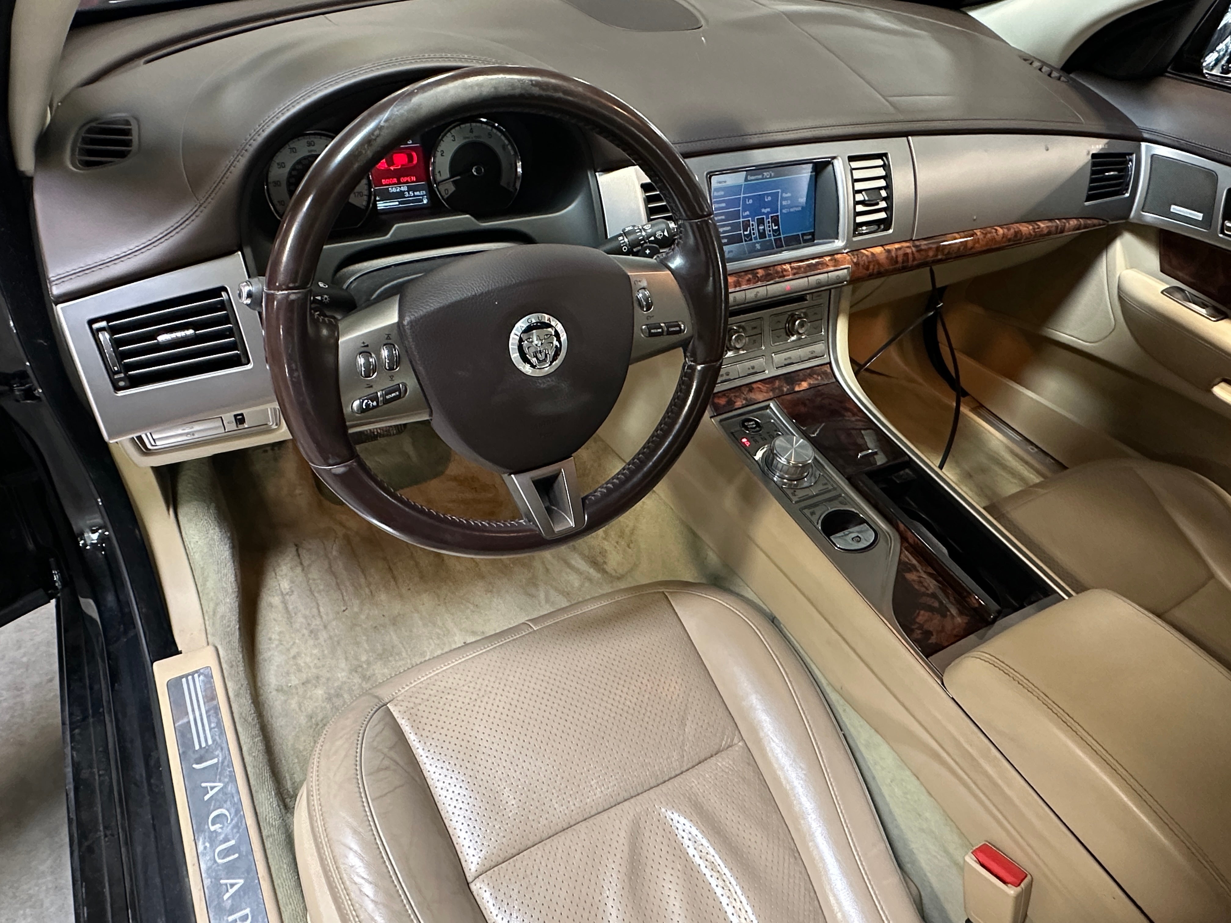 2010 Jaguar XF Premium 2