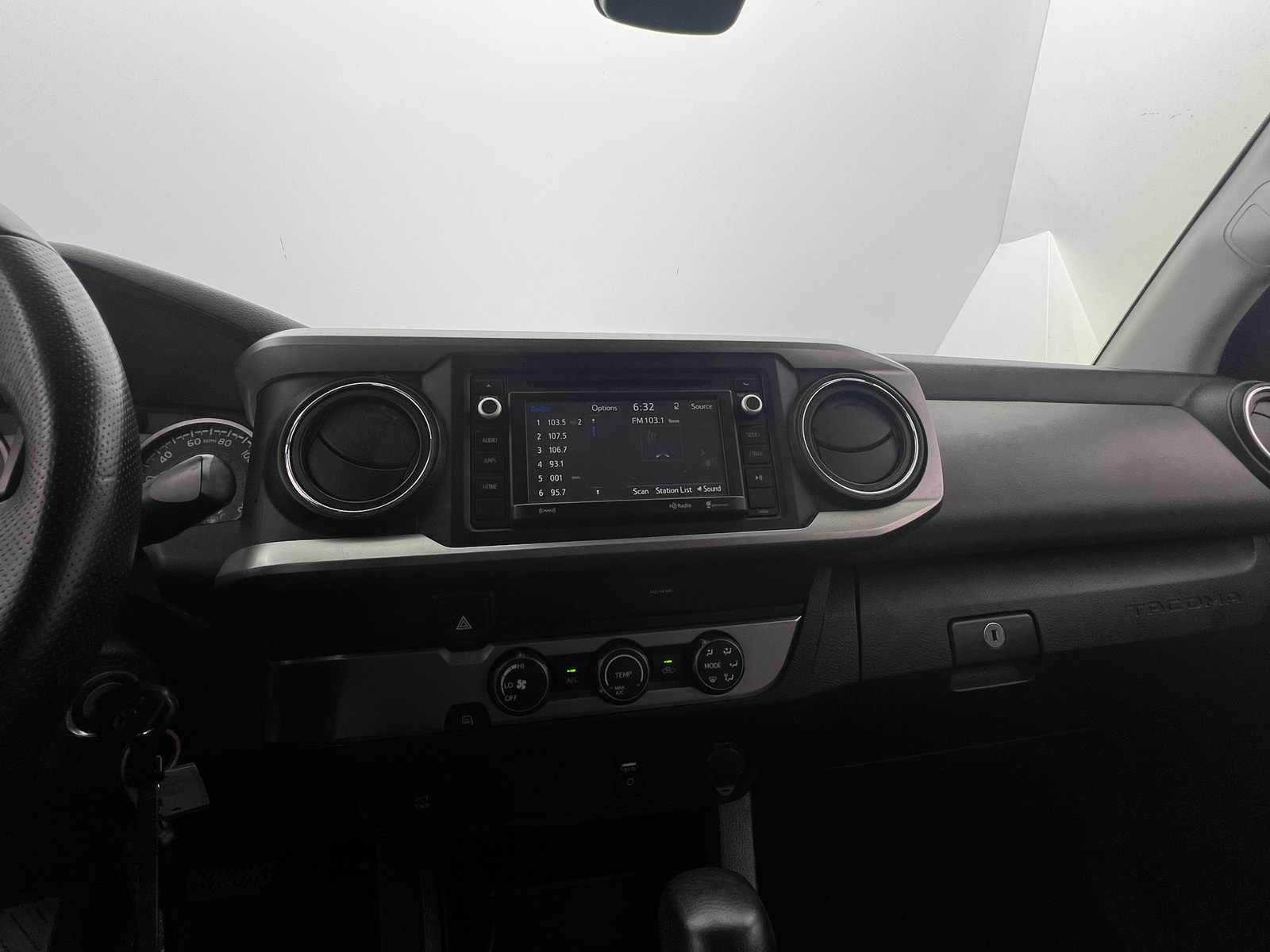 Thumbnail: 2019 Toyota Tacoma - 4