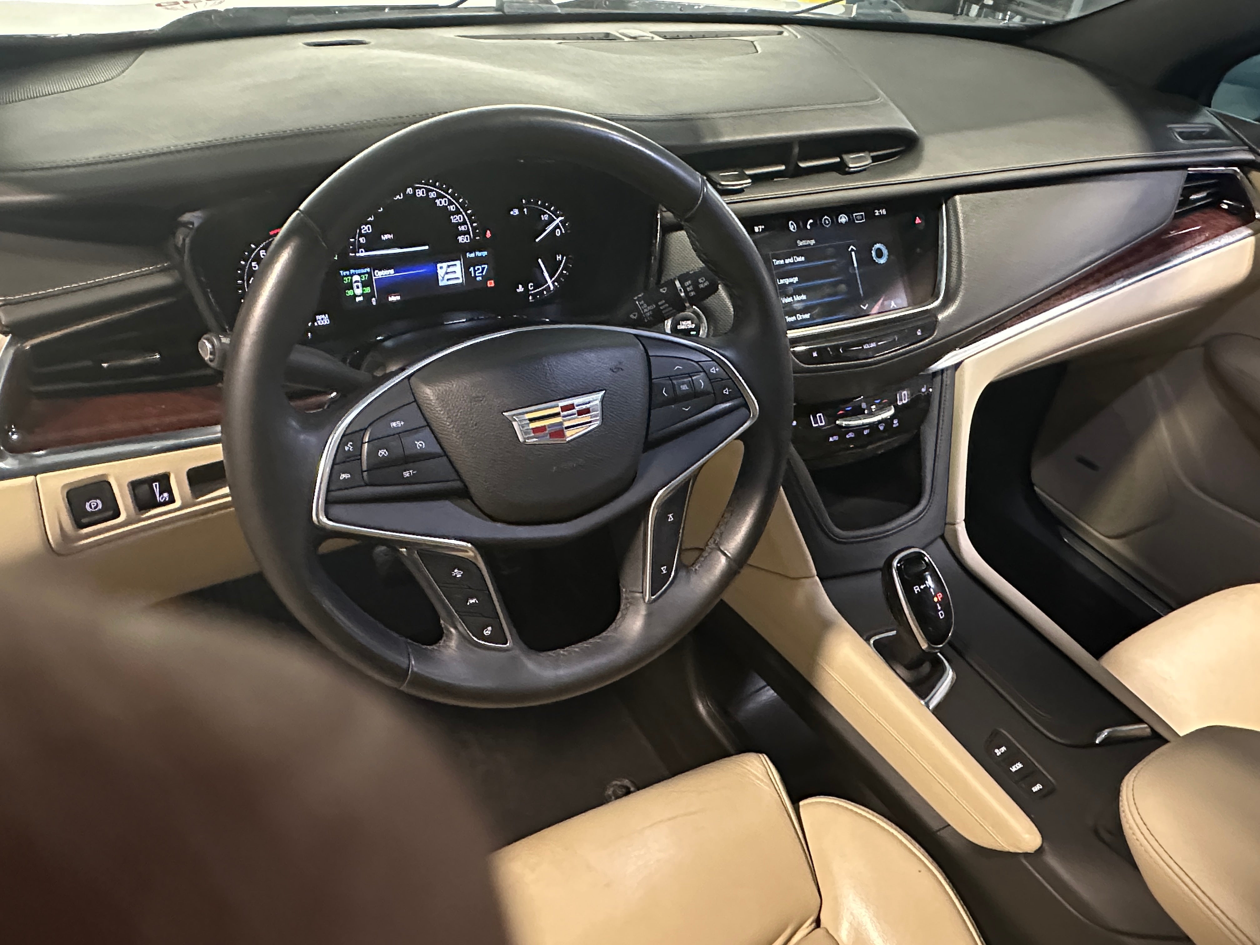 2017 Cadillac XT5 Luxury 2