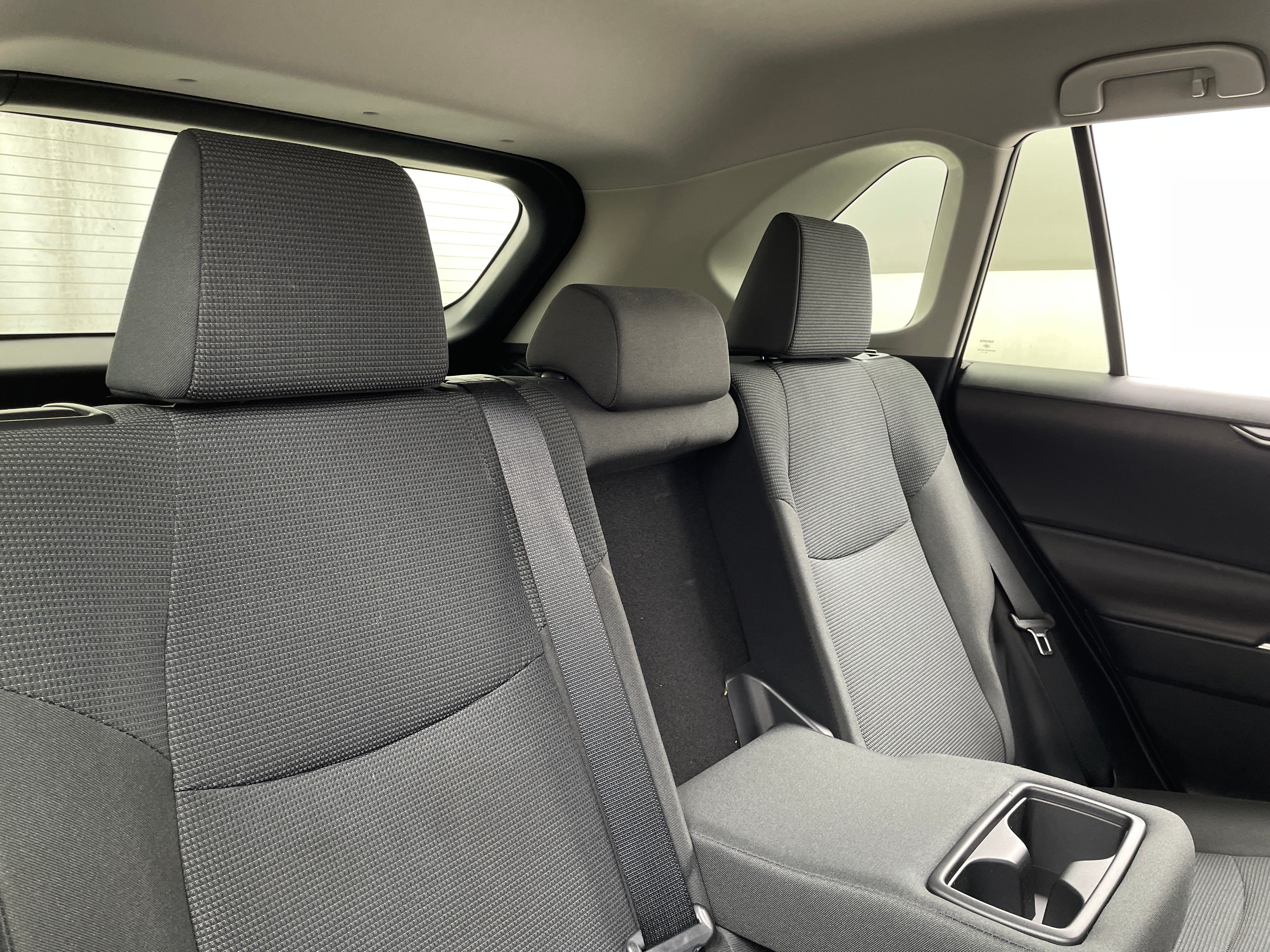 2020 Toyota RAV4 LE 6