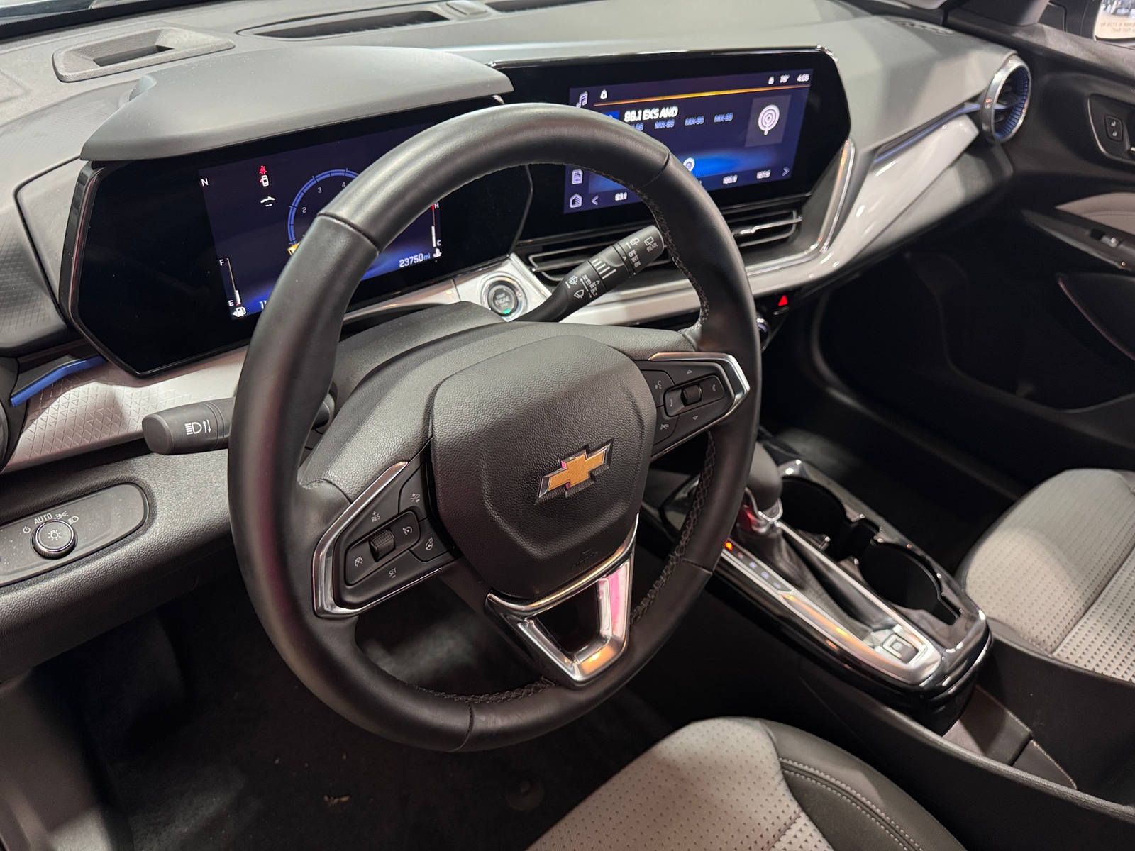 Thumbnail: 2024 Chevrolet Trax - 3