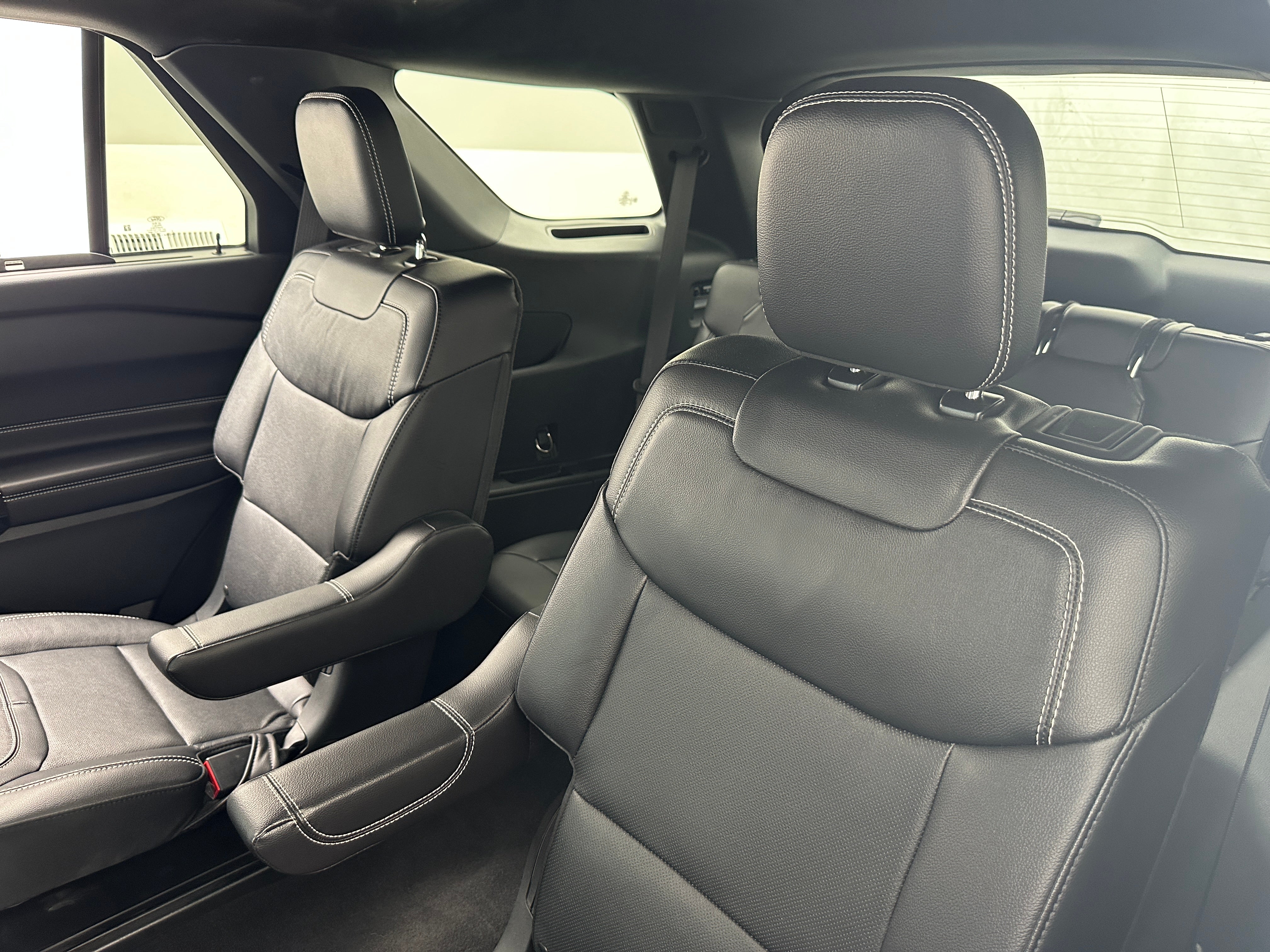 2023 Ford Explorer ST 5