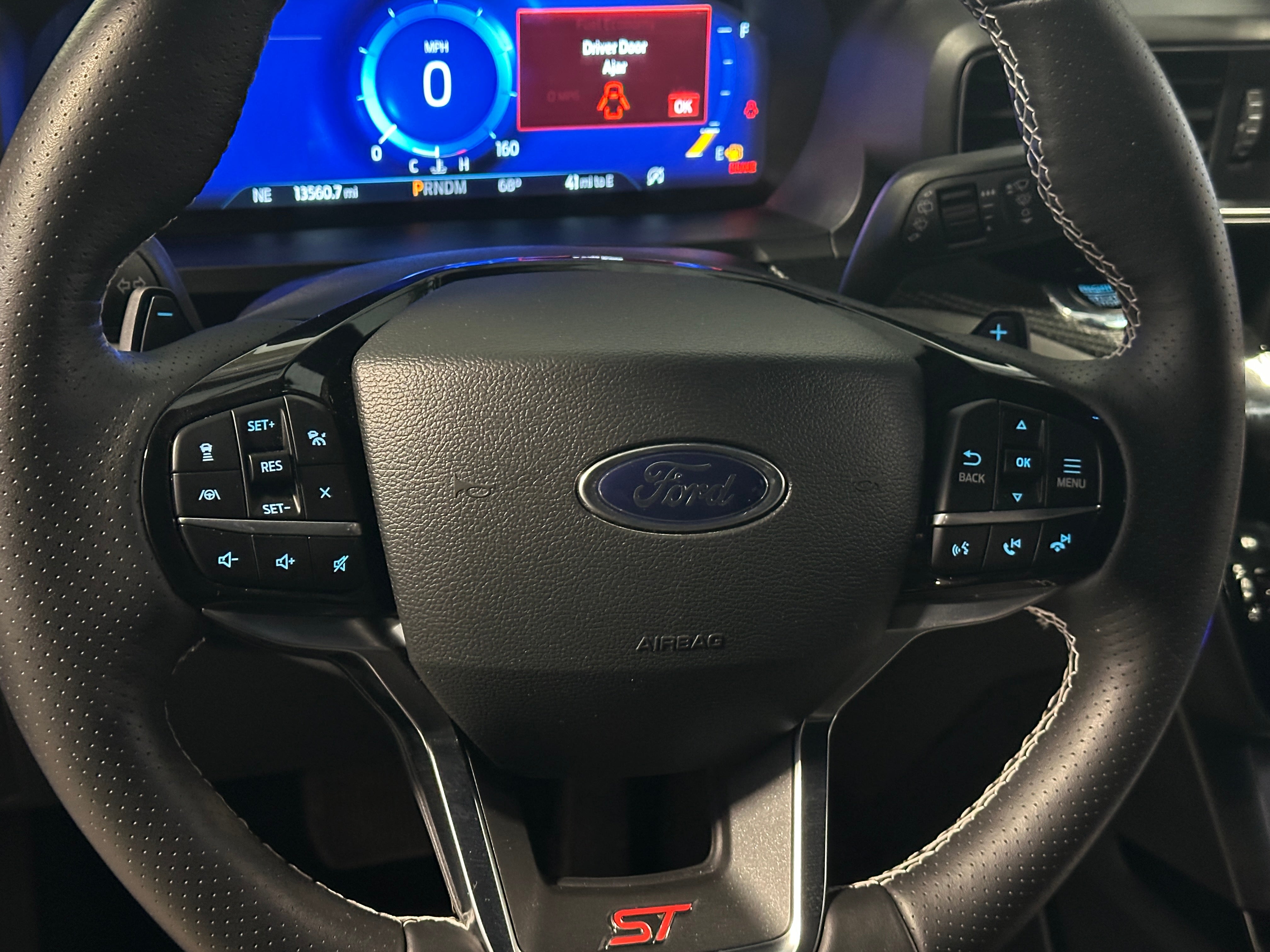 2023 Ford Explorer ST 4