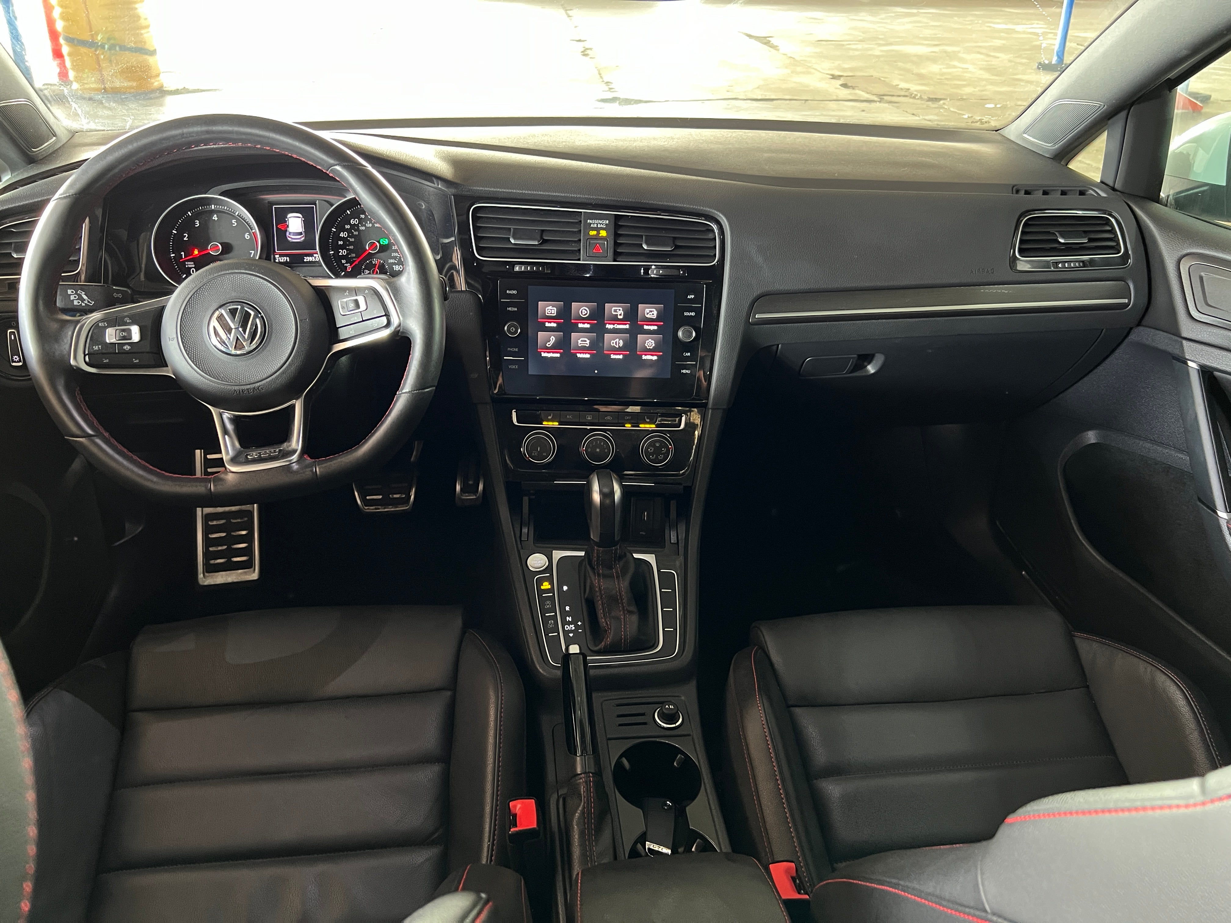 2020 Volkswagen Golf GTI SE 2