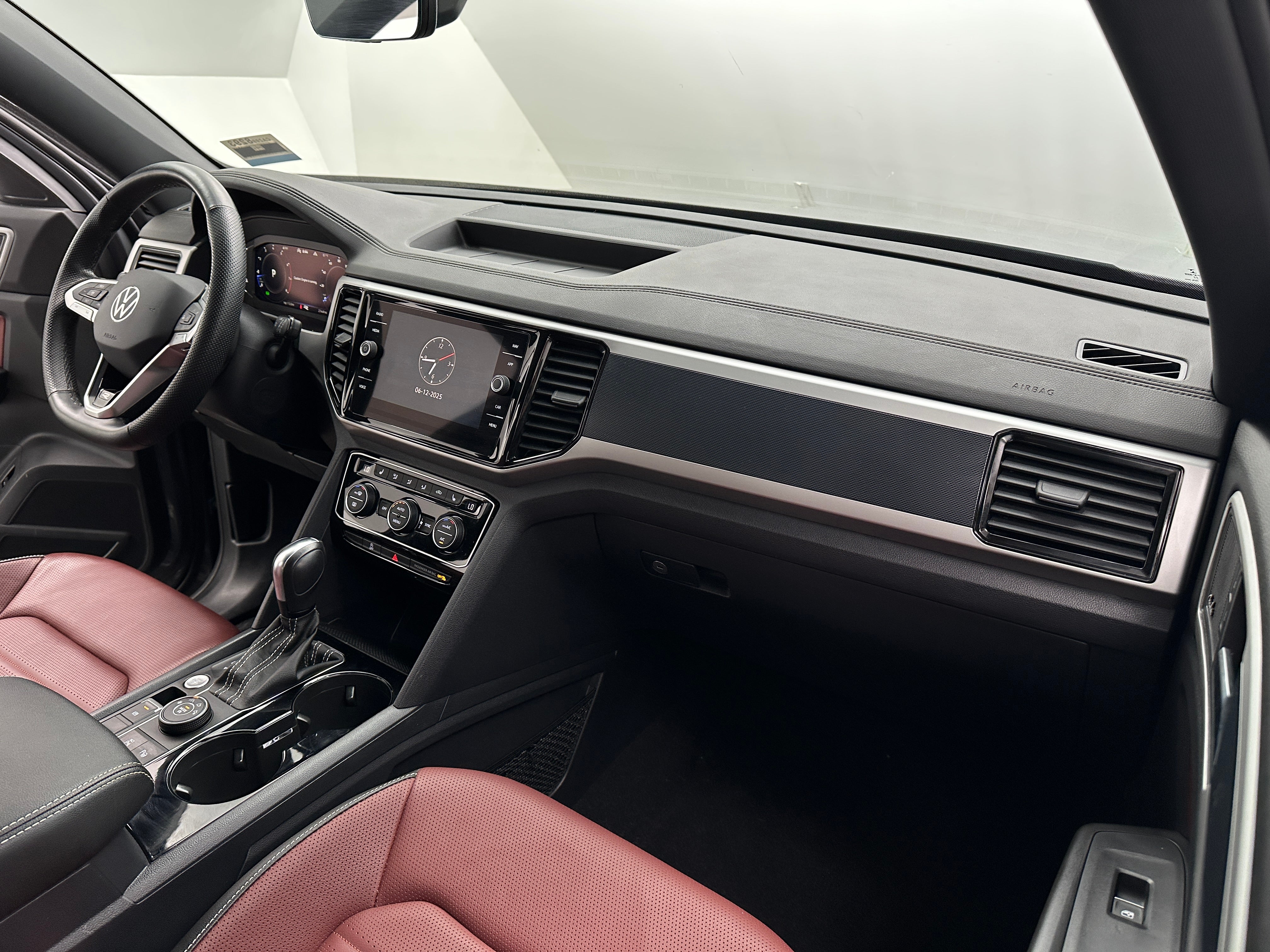 2022 Volkswagen Atlas SEL 2