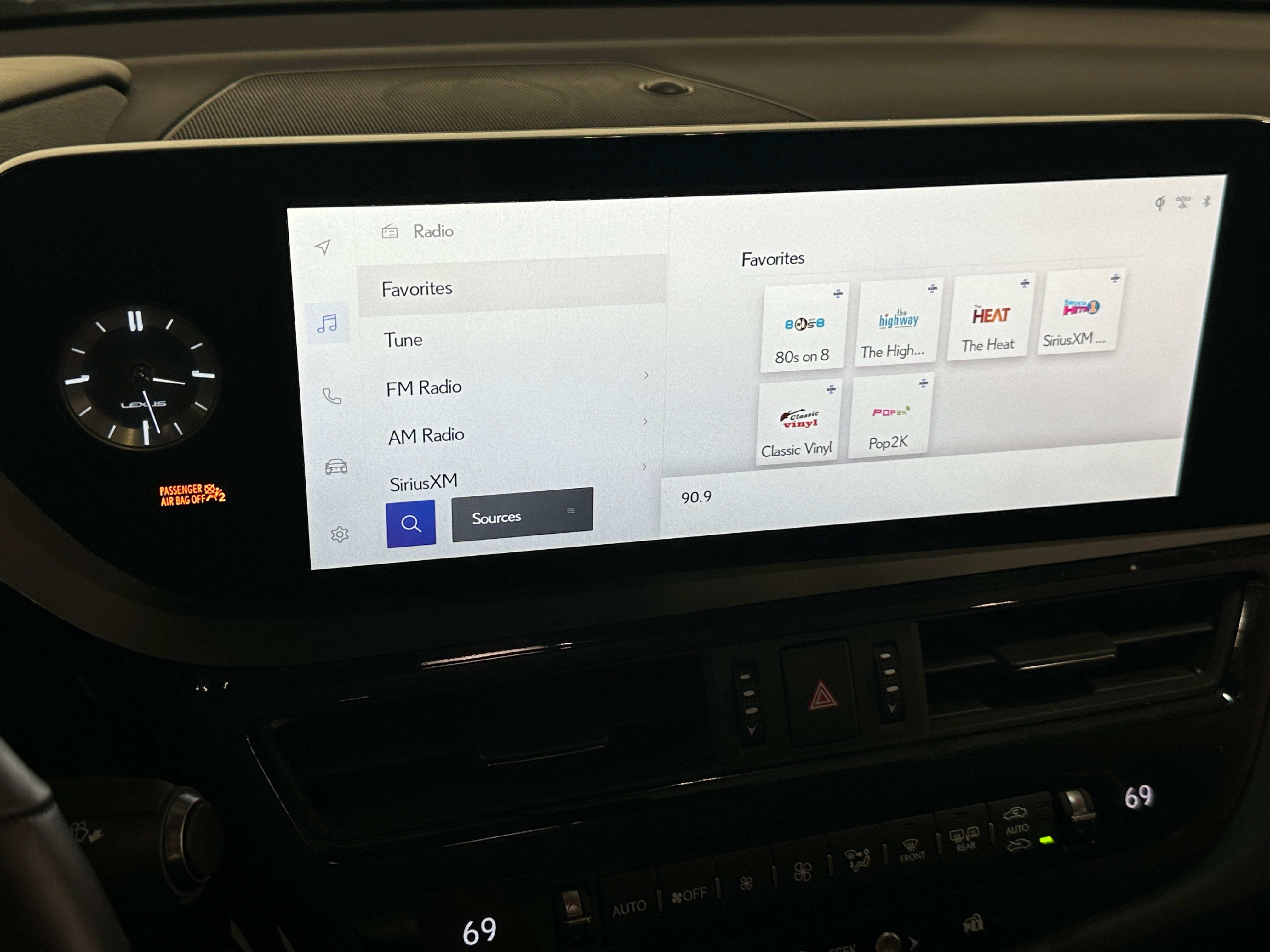 2023 Lexus ES Hybrid 300h 3