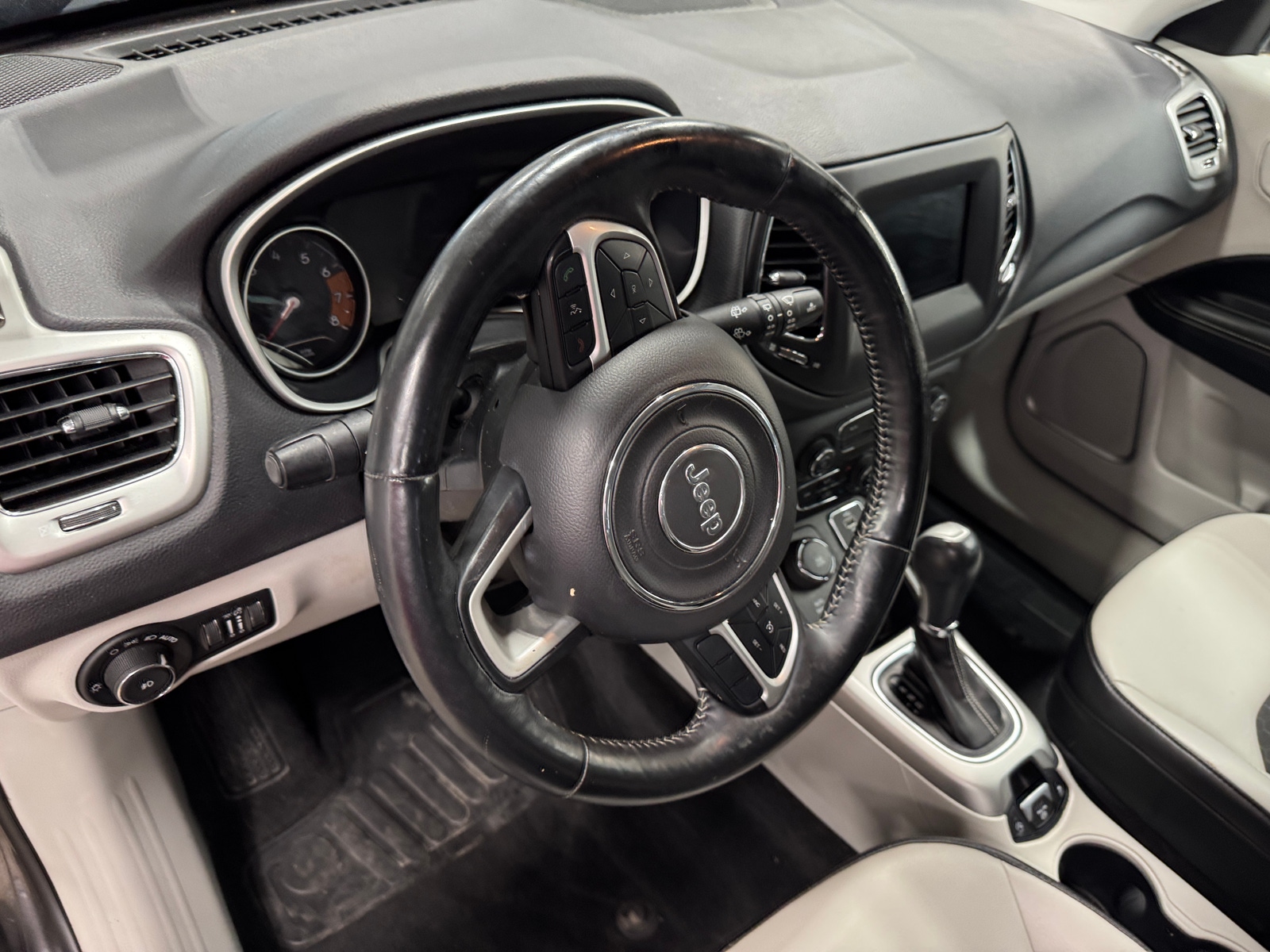 Thumbnail: 2018 Jeep Compass - 3