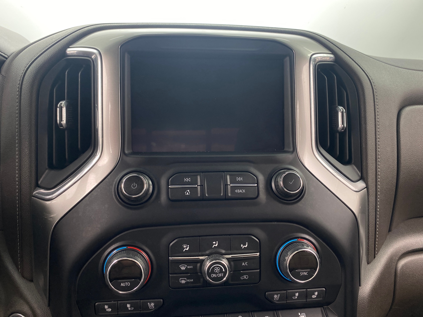 Thumbnail: 2019 Chevrolet Silverado 1500 - 3