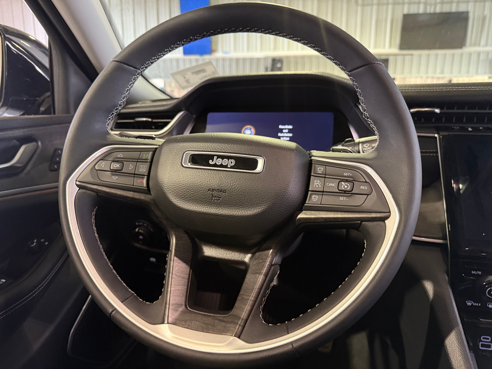 Thumbnail: 2023 Jeep Grand Cherokee L - 4