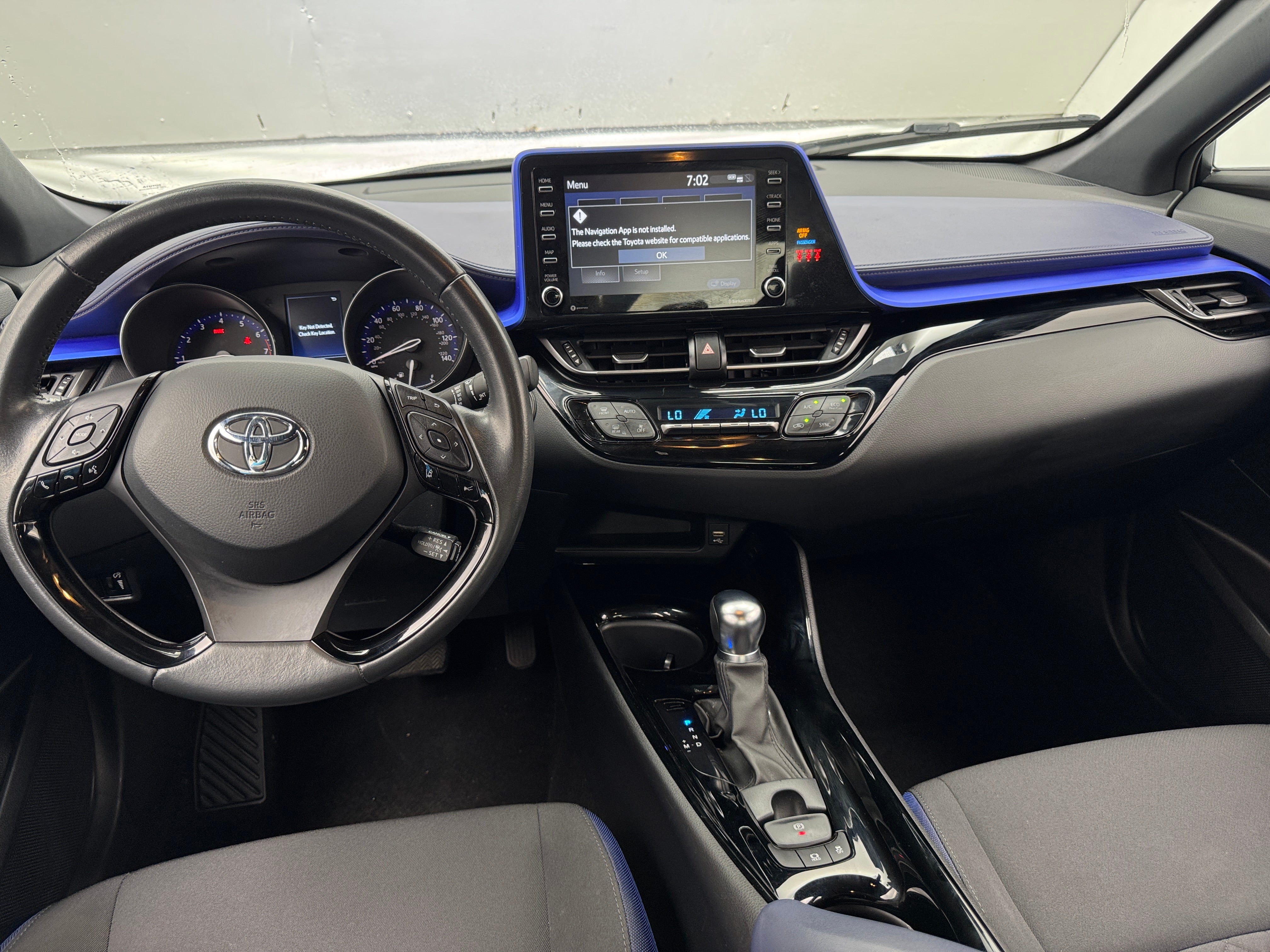 2021 Toyota C-HR XLE 3