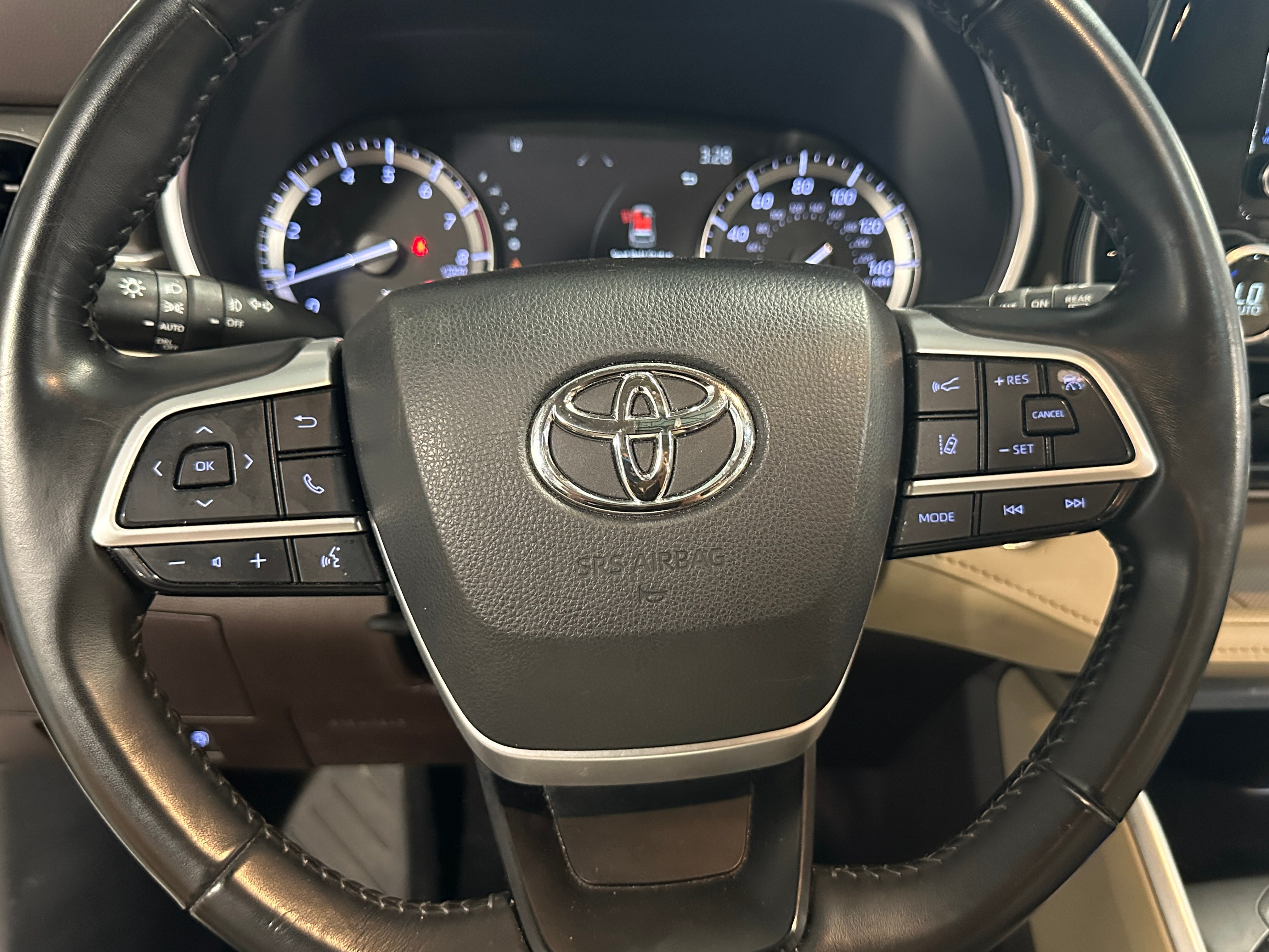 Thumbnail: 2022 Toyota Highlander - 4