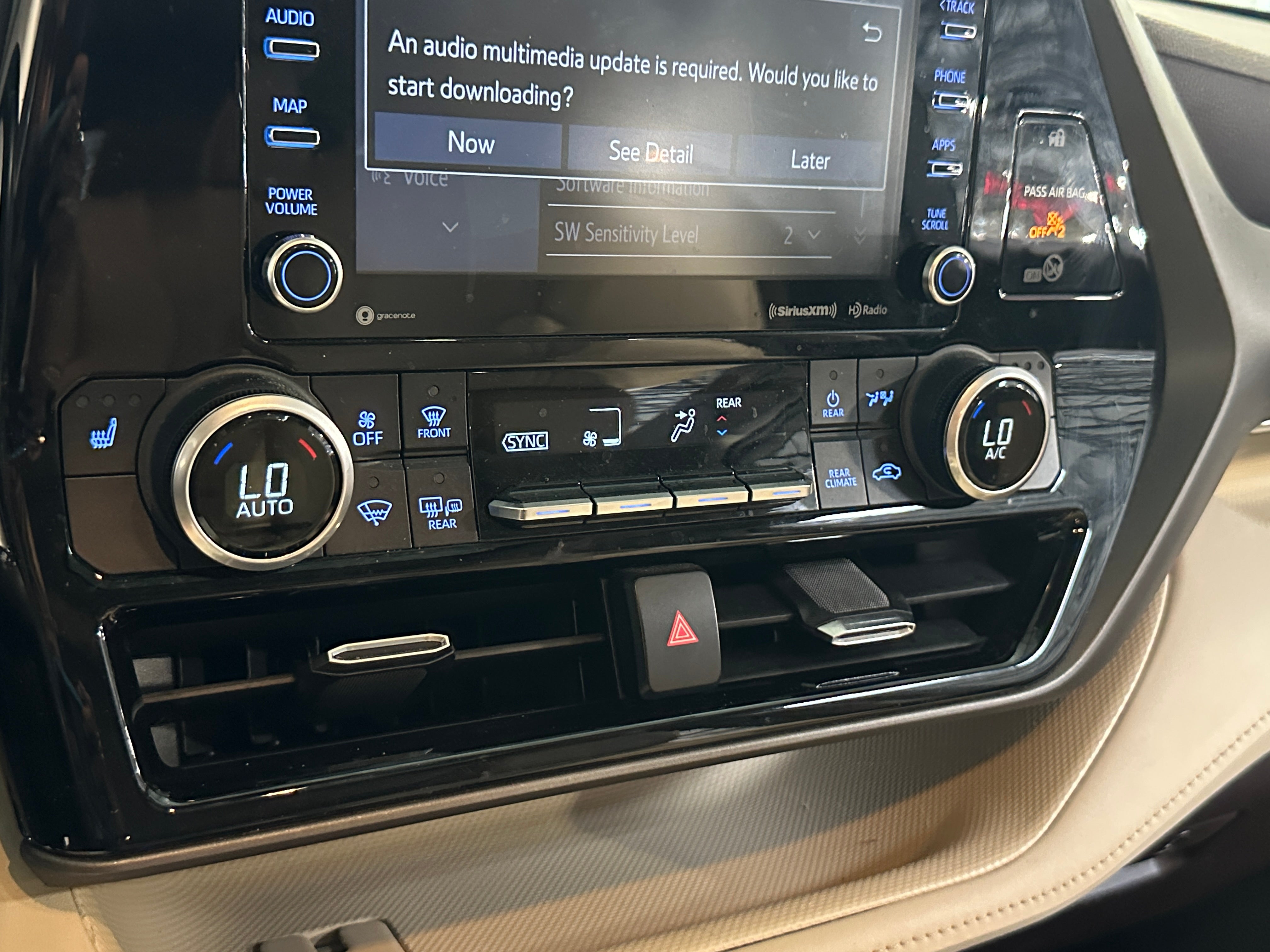 Thumbnail: 2022 Toyota Highlander - 3