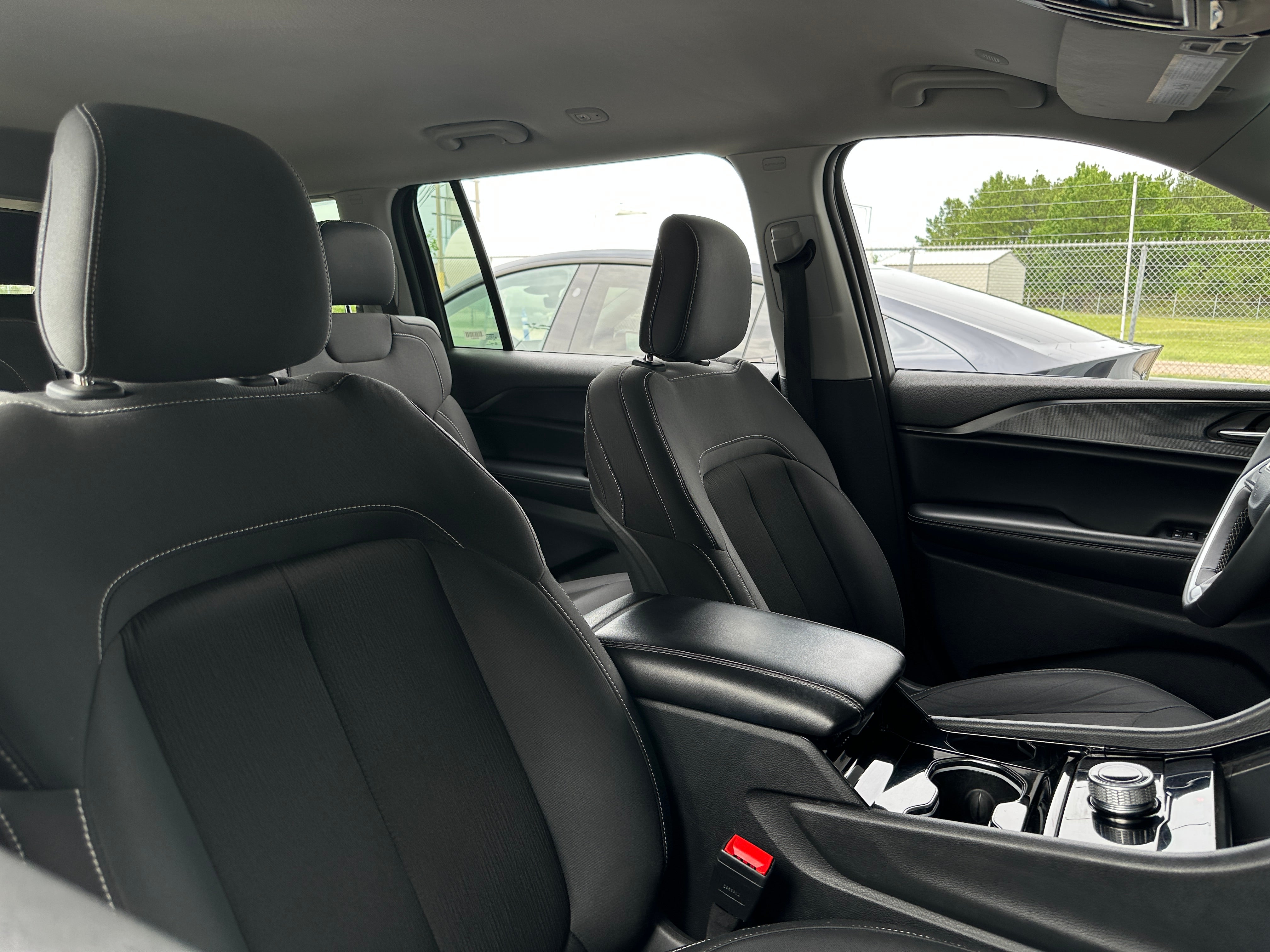 2023 Jeep Grand Cherokee L Laredo 2