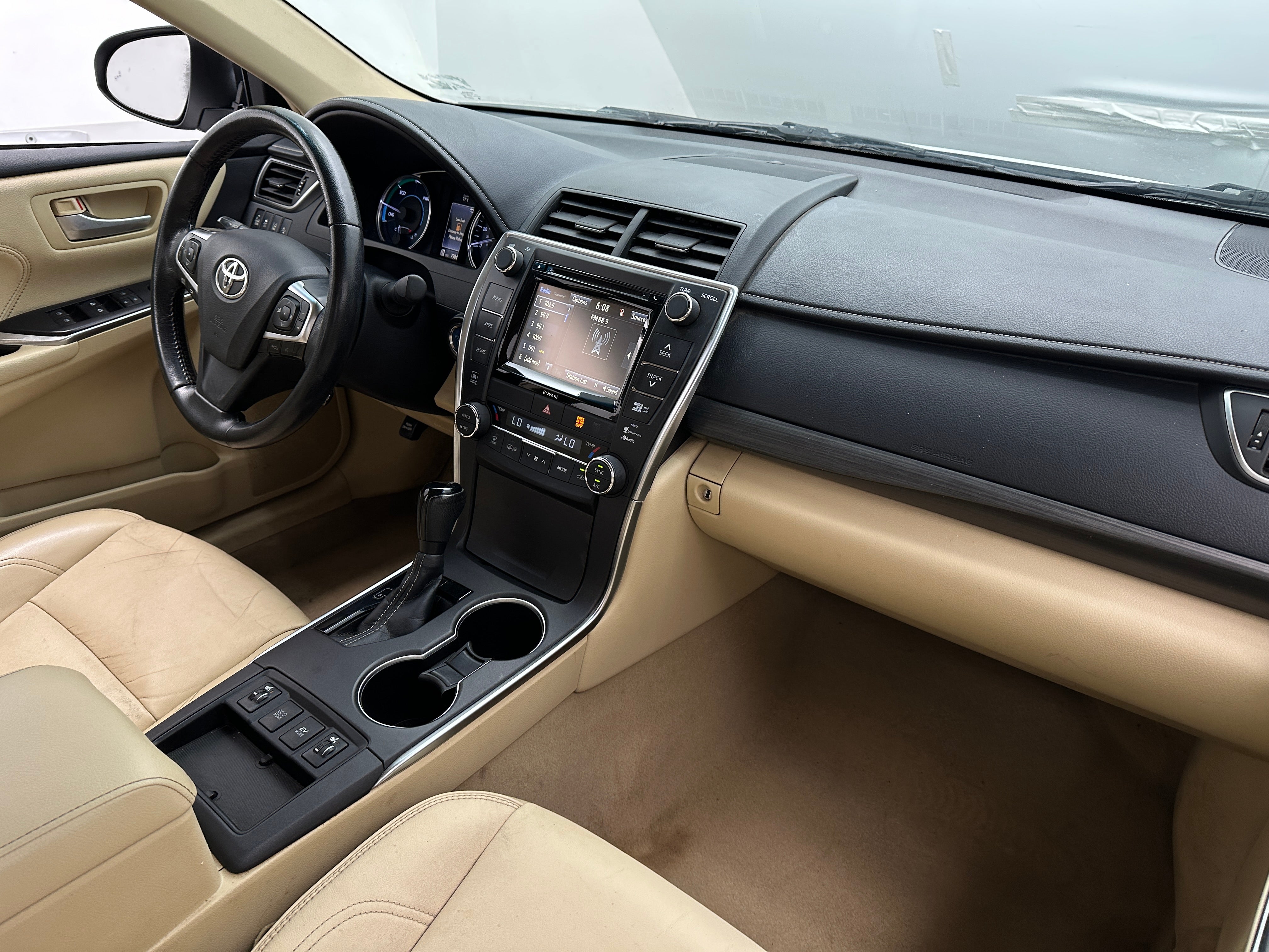 2016 Toyota Camry XLE 2